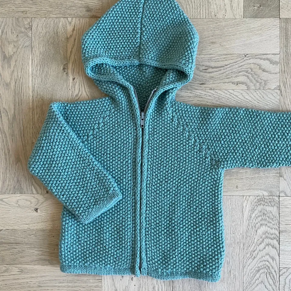 hobbii-casey-babyjacke-strickanleitung-pdf-6-mon-2-jahre image 1