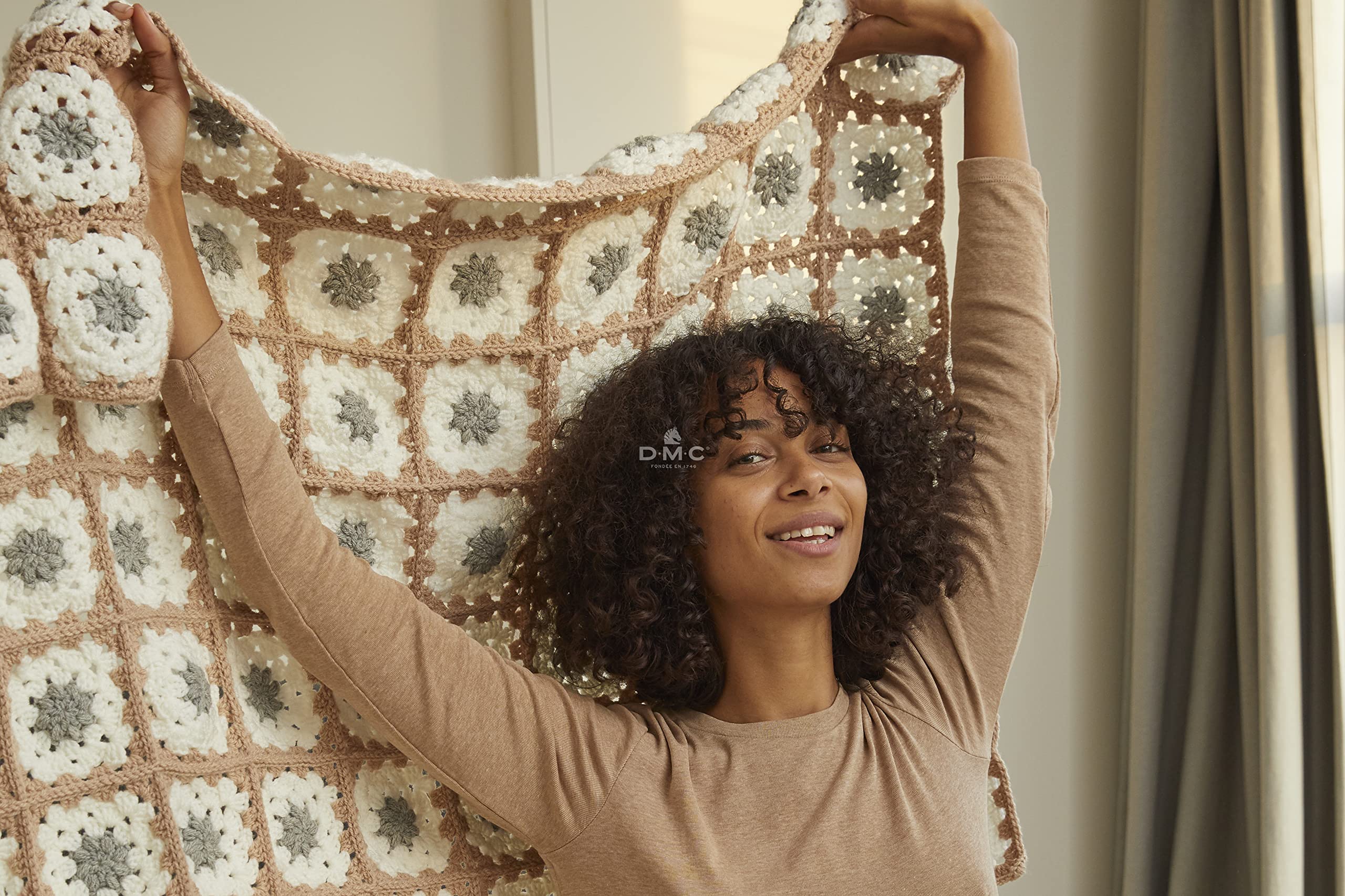 dmc-gift-of-stitch-omas-quadrat-decke-h-kelset-neutral image 6