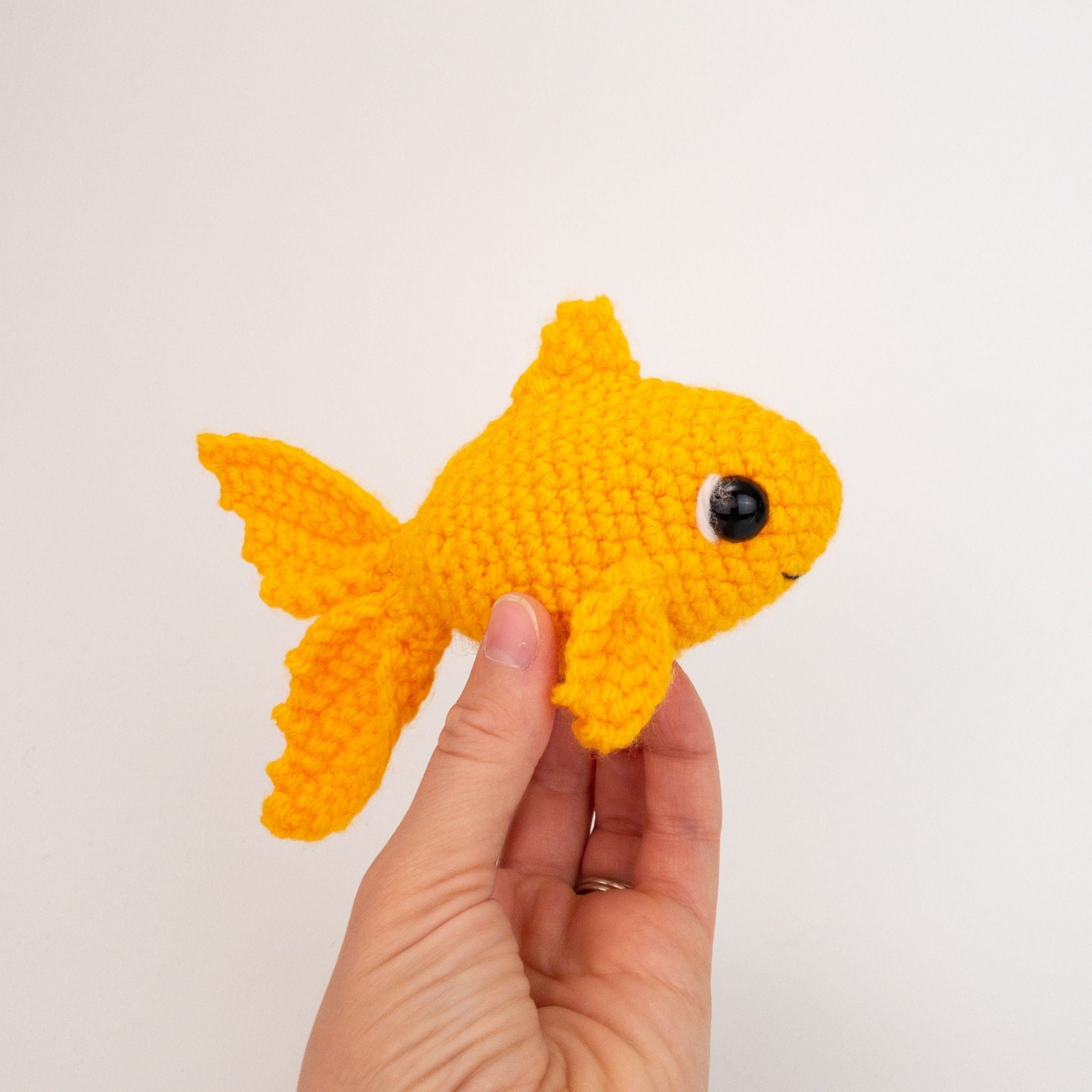 hobbii-anleitungen-goldfisch-gilly-h-kelanleitung-14-cm image 2