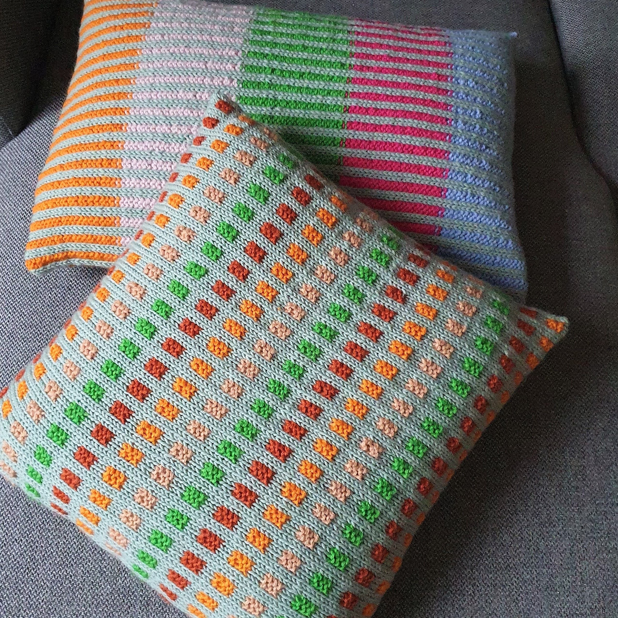 hobbii-lara-kissen-strickanleitung-one-size-33x50-cm image 4