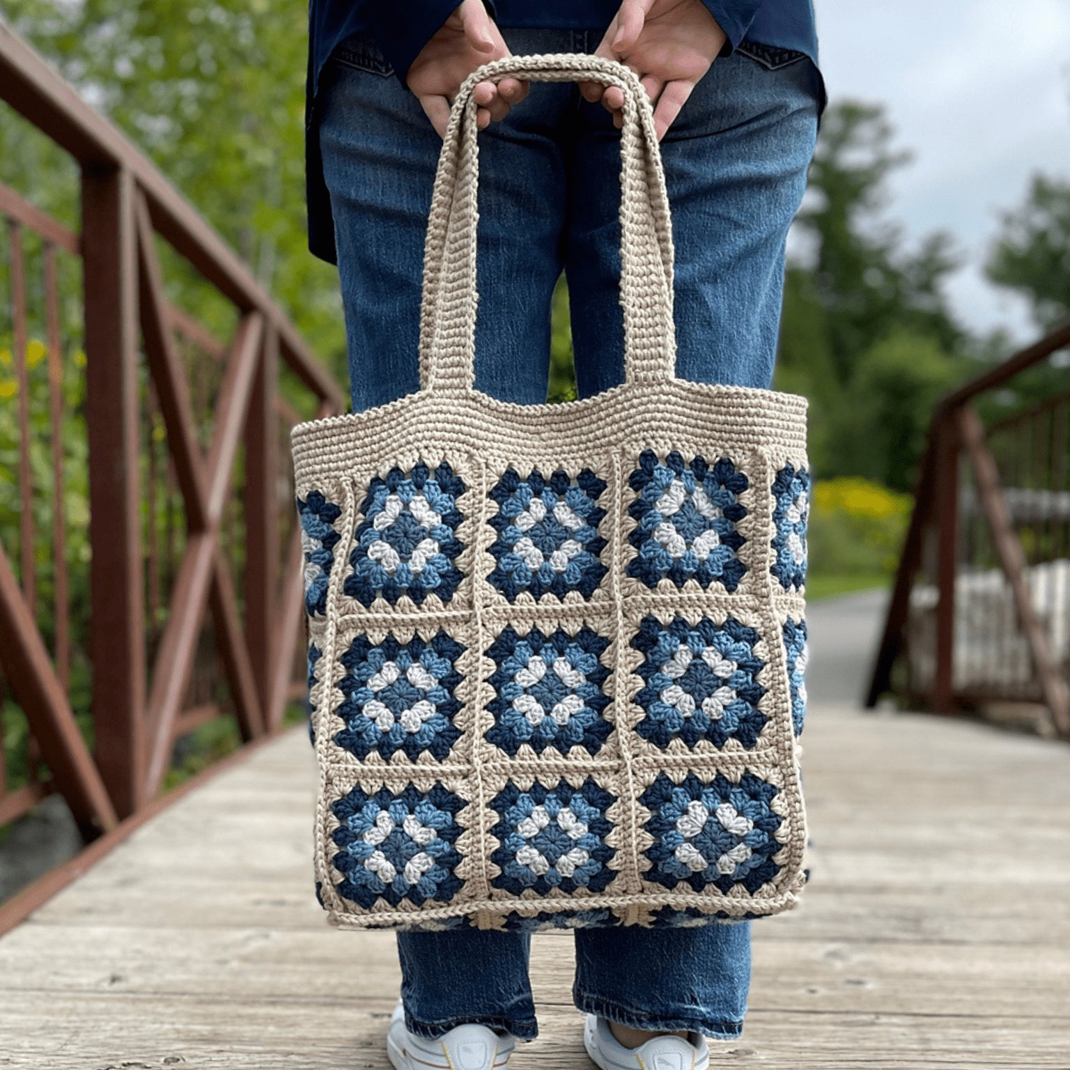 hobbii-anleitungen-stevie-tote-h-keltasche-granny-squares-one-size image 4