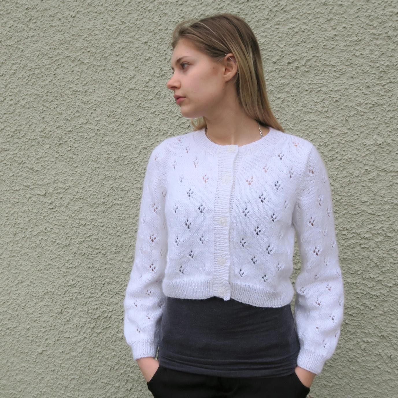 hobbii-anleitungen-olivia-strickanleitung-cardigan-xs-lochmuster image 1