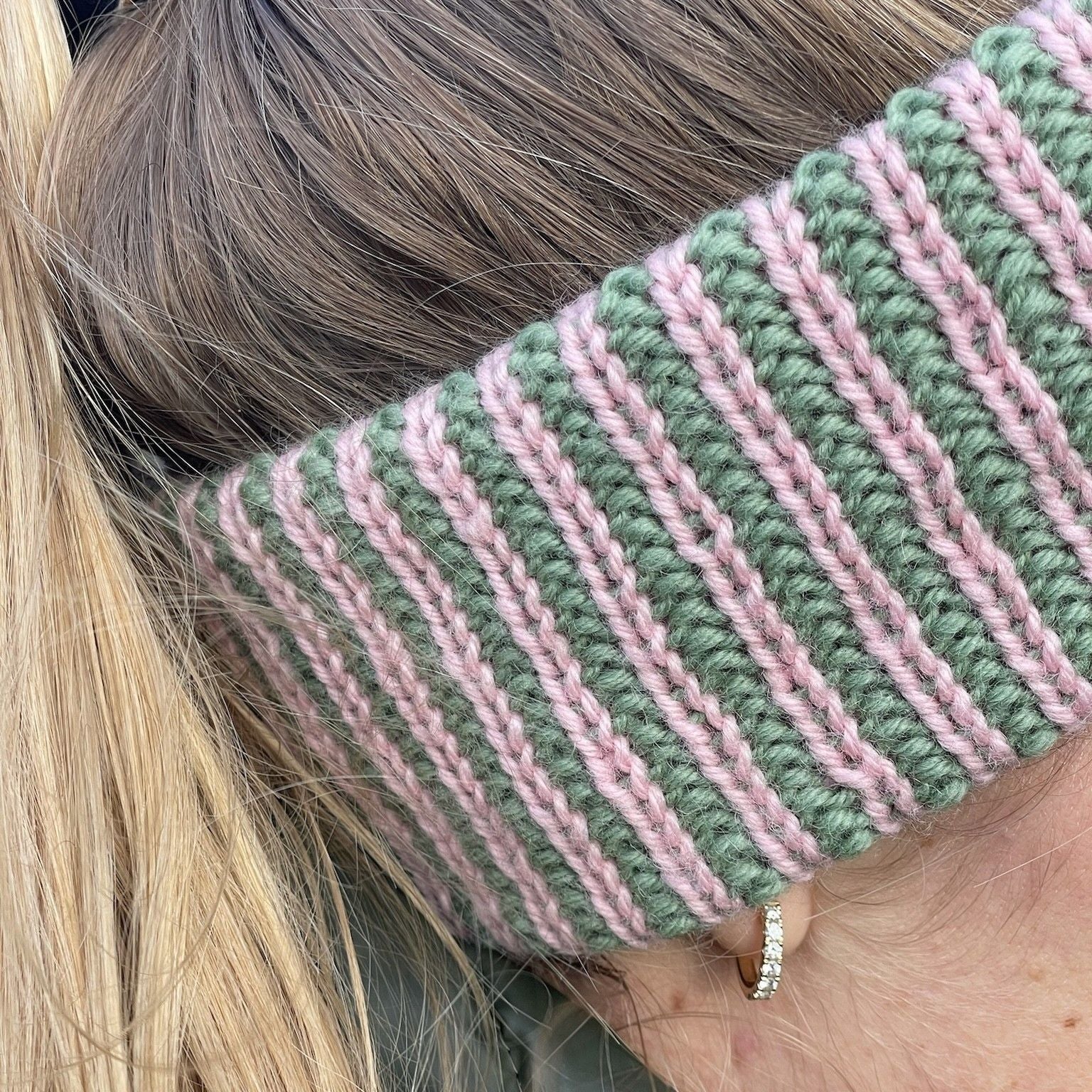 hobbii-easy-coloured-rib-stirnband-strickanleitung-s-m image 3