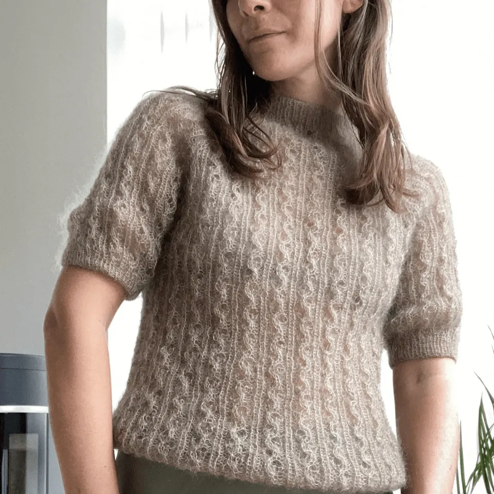 hobbii-golden-harvest-kurzarm-pullover-strickanleitung-loch image 1
