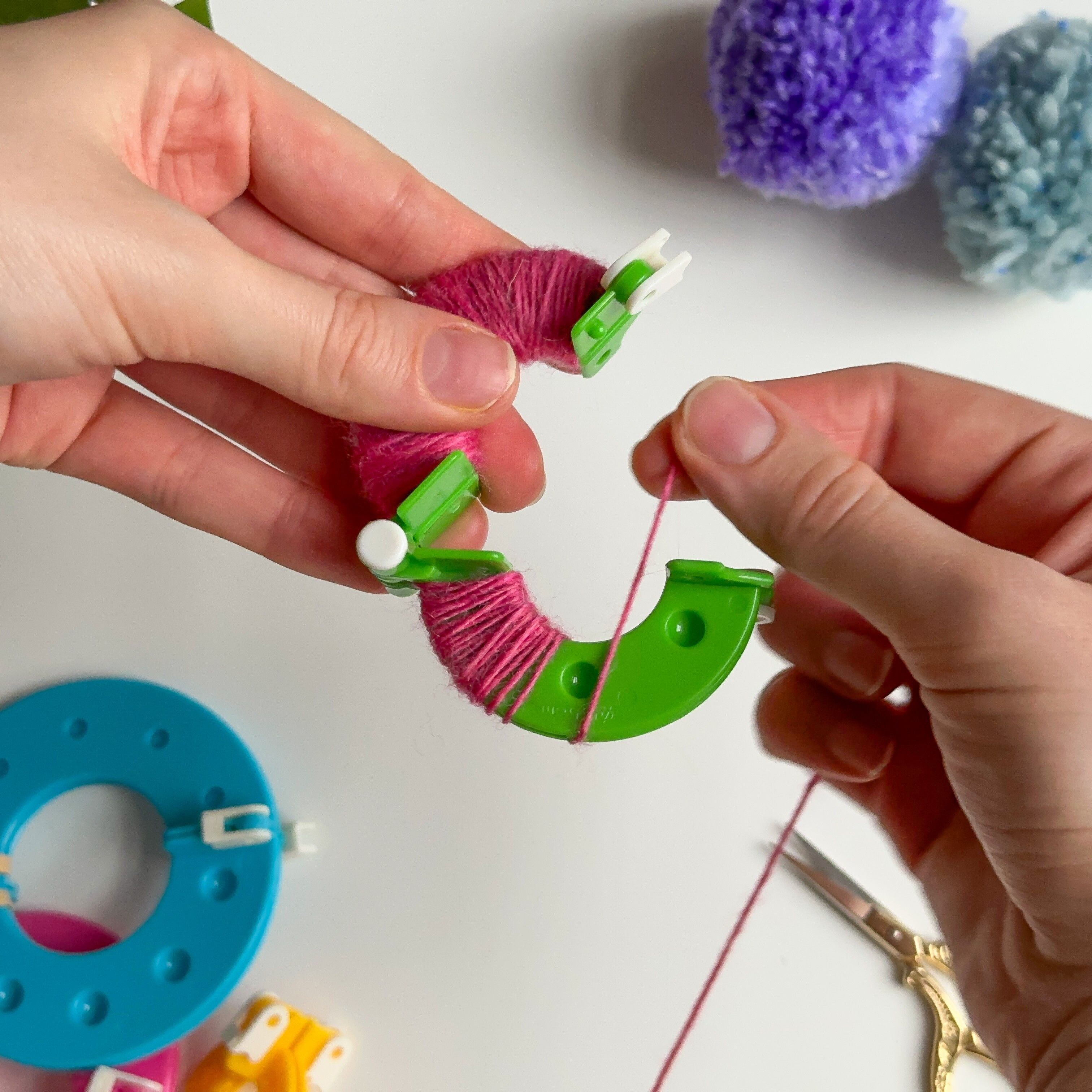 hobbii-hoop-pompon-maker-set-4-gr-en-one-size image 6