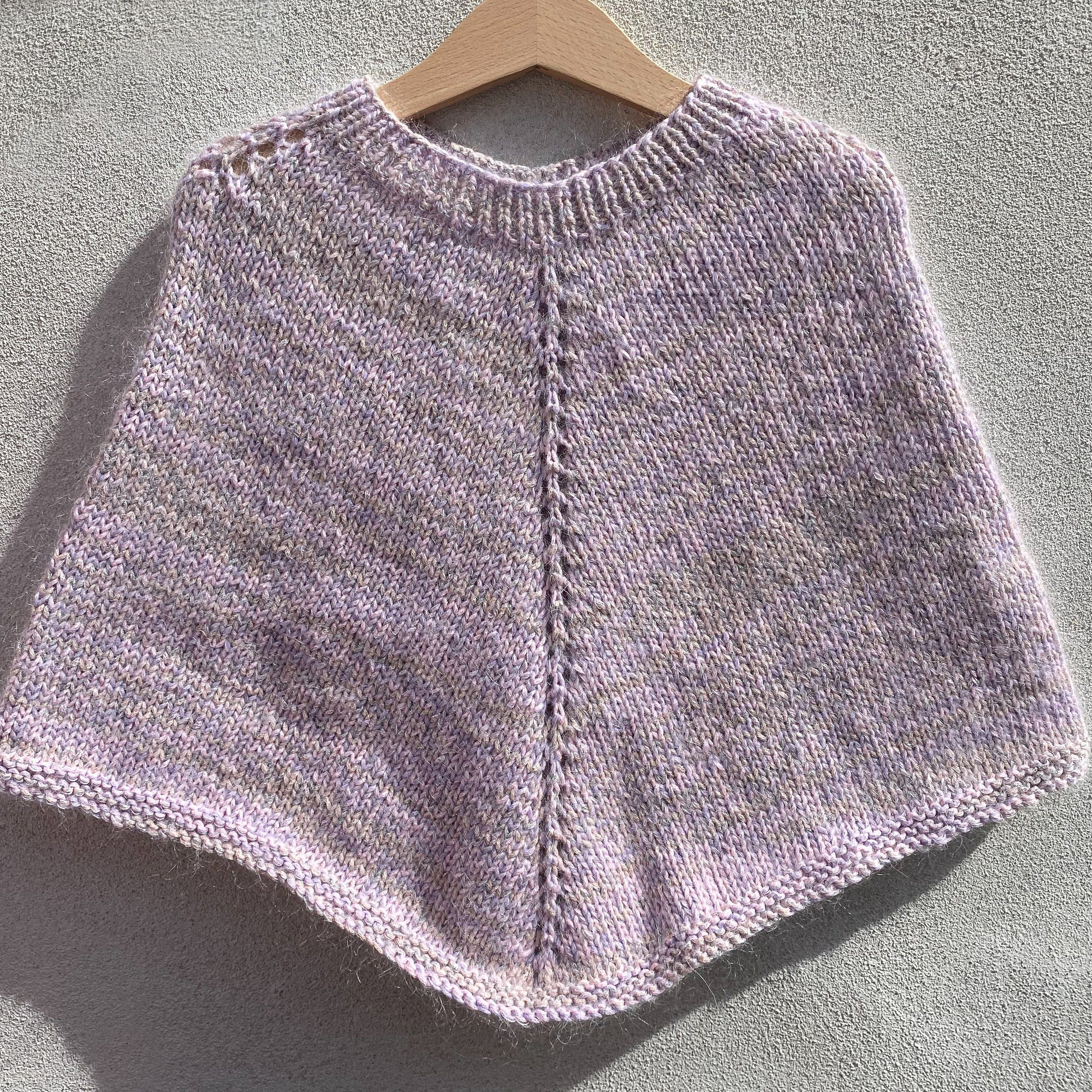 hobbii-sophia-kinderponcho-strickanleitung-4-jahre-glitzer image 1