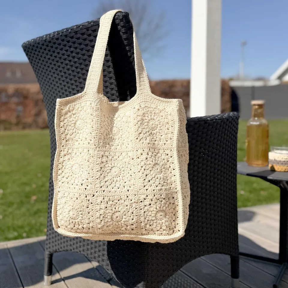 hobbii-anleitungen-nordic-bloom-tasche-one-size-h-kelanleitung image 1