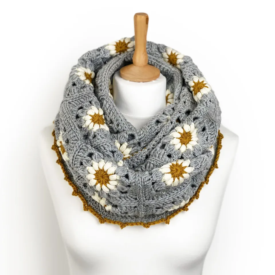 hobbii-daisy-infinity-schal-h-kelanleitung-one-size-granny-squares image 1