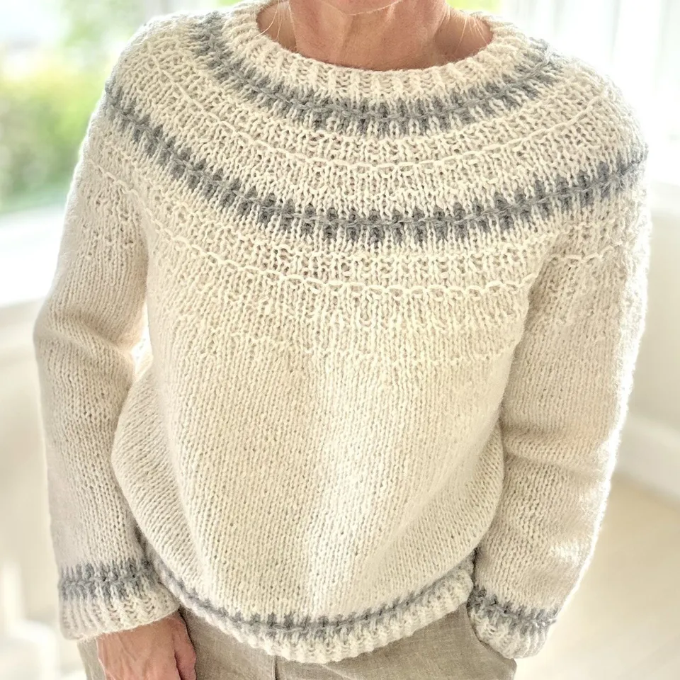 hobbii-nordic-breeze-pullover-strickanleitung-s-top-down-rundpasse image 1