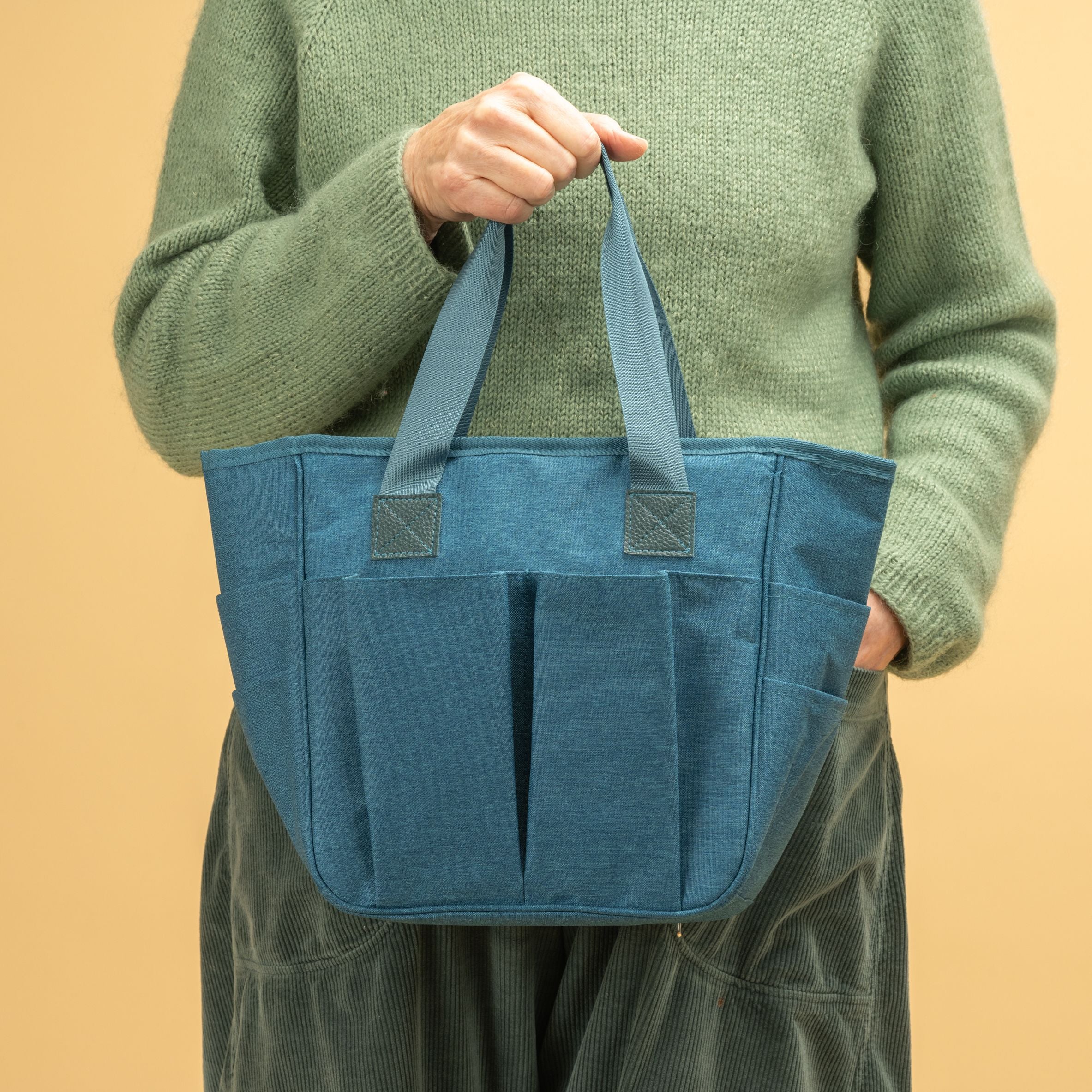 hobbii-handarbeitstasche-to-go-stricktasche-petroleum image 3