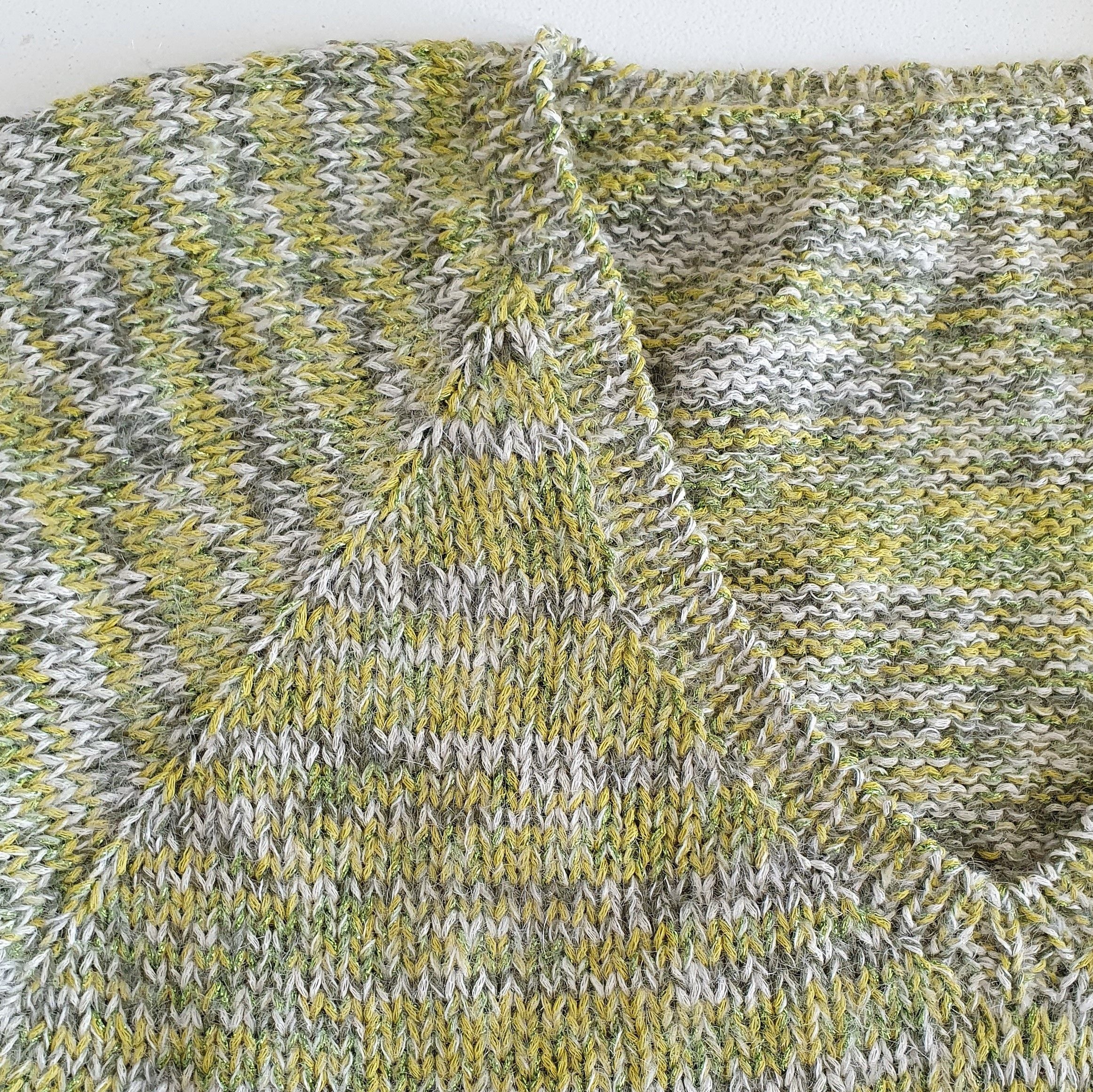 hobbii-meryl-pullover-v-ausschnitt-strickanleitung-s-2xl image 4