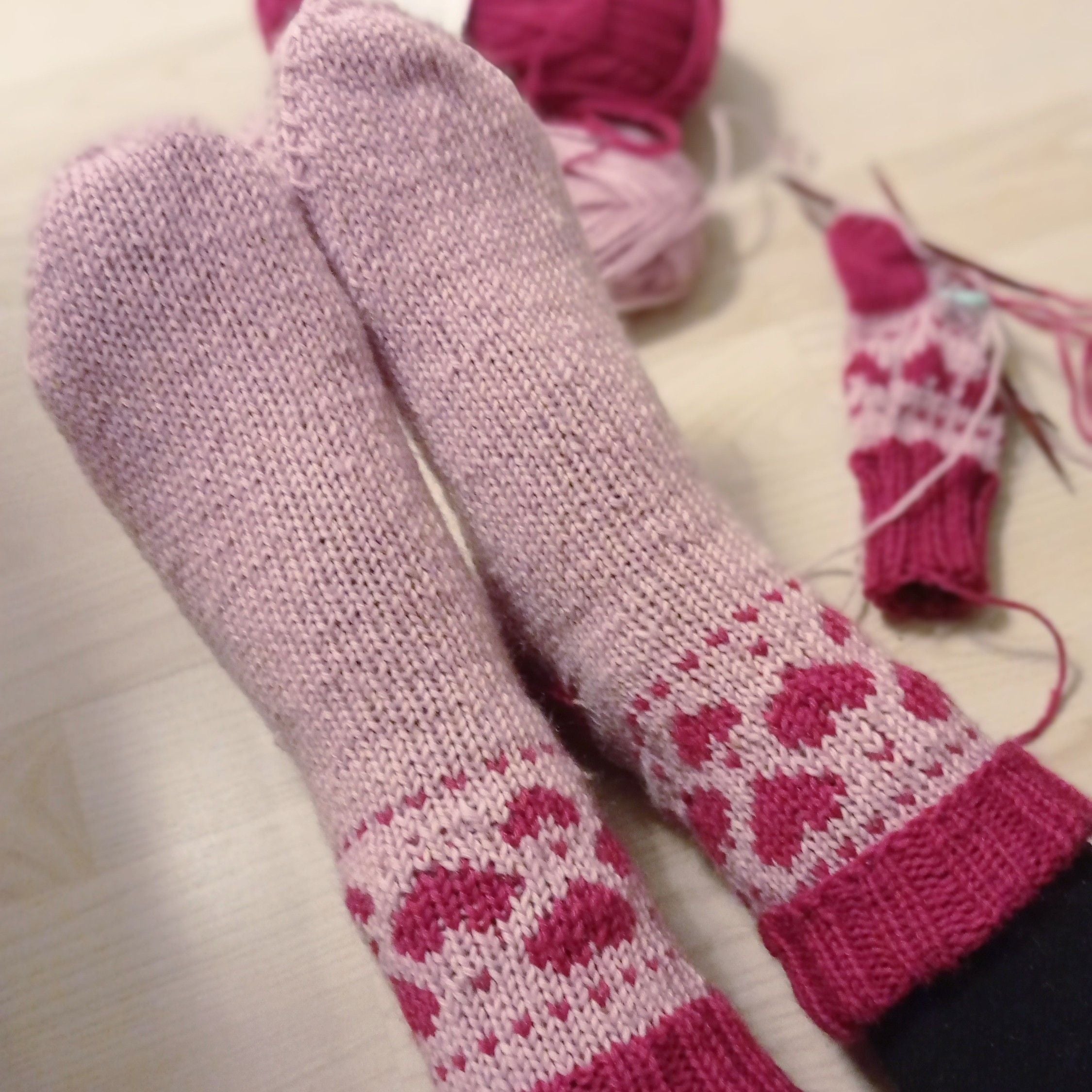 hobbii-cozy-valentine-socken-strickanleitung-gr-36-38-pdf image 4