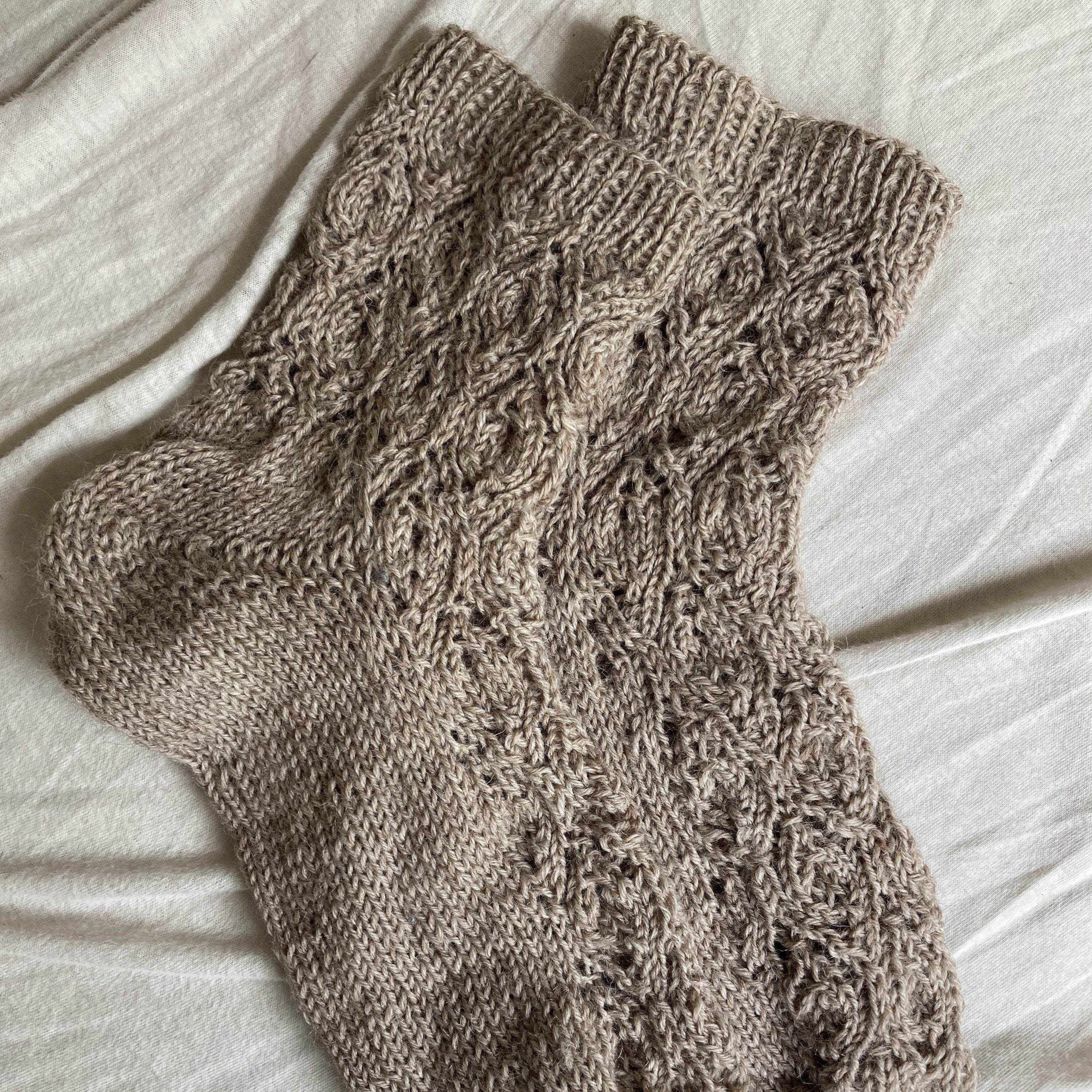 hobbii-autumn-leaves-socks-socken-anleitung-eu-38-39 image 2