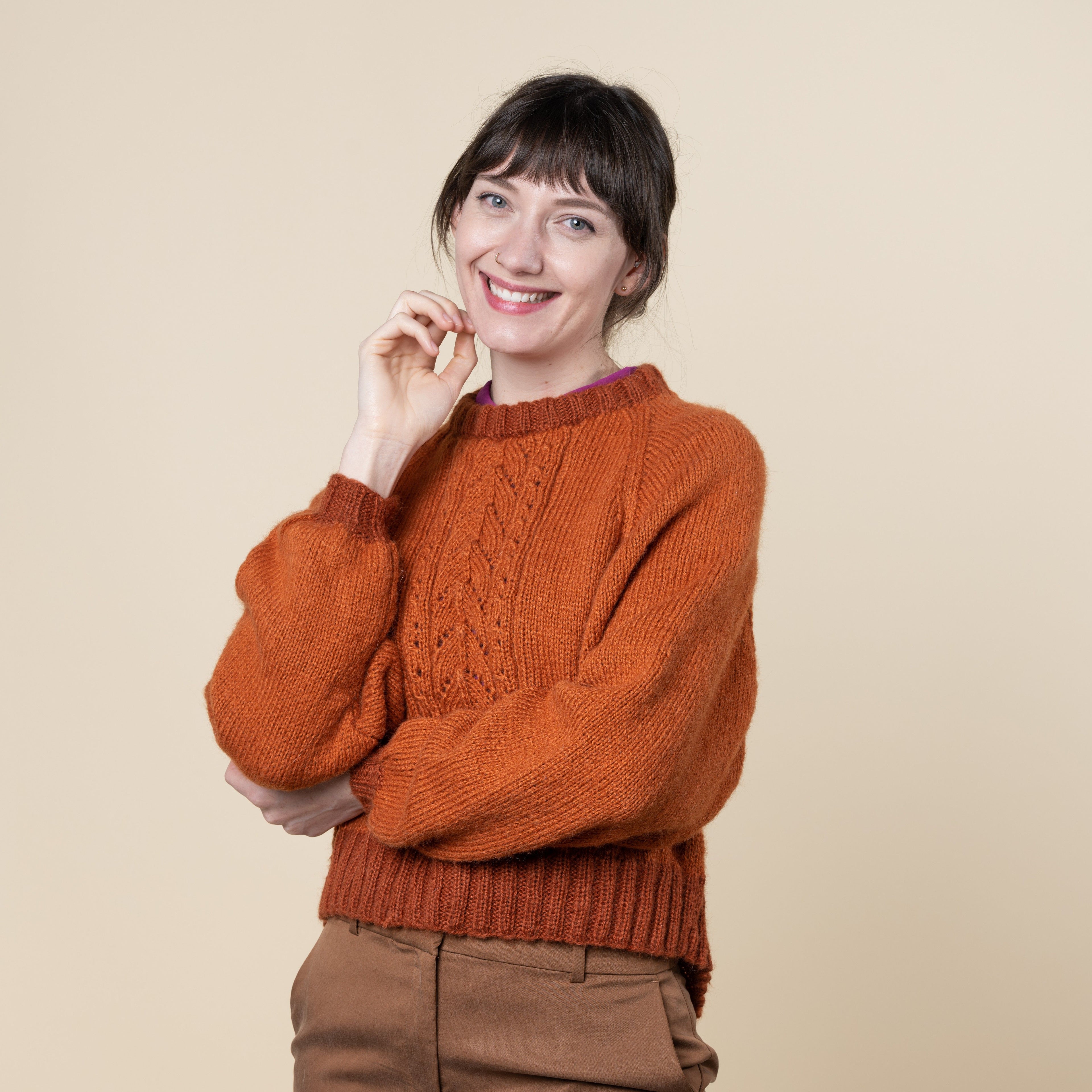 hobbii-fluffy-freya-pullover-strickanleitung-xs-3xl-lochmuster image 8
