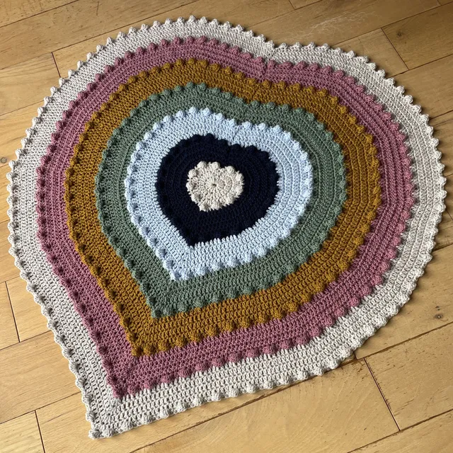 hobbii-atria-bobble-heart-decke-h-kelanleitung-100x100-cm image 1