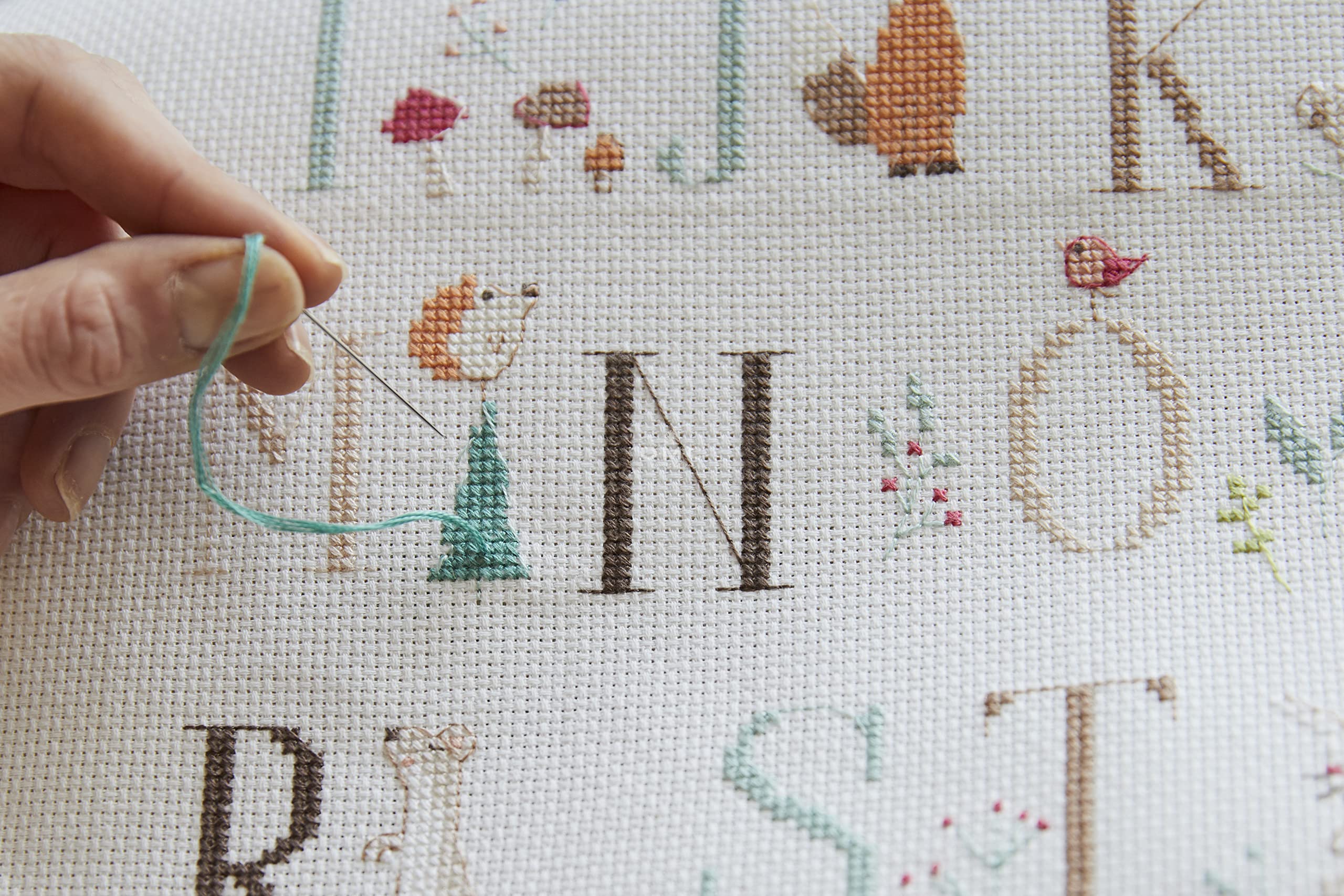 dmc-tieralphabet-sampler-kreuzstichset-35-5x25-7-cm image 3