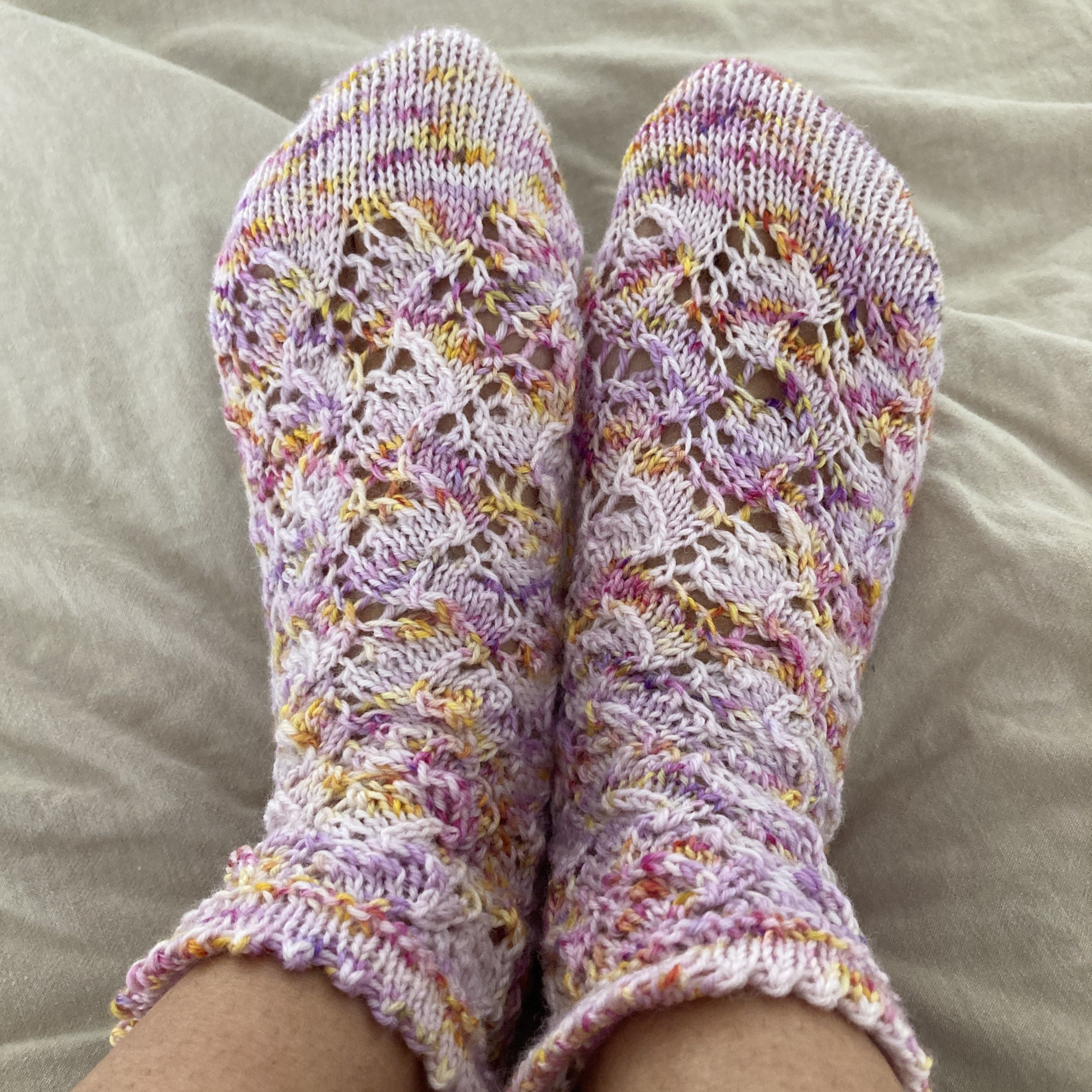 hobbii-garden-blooms-socken-strickanleitung-mit-r-sche image 5