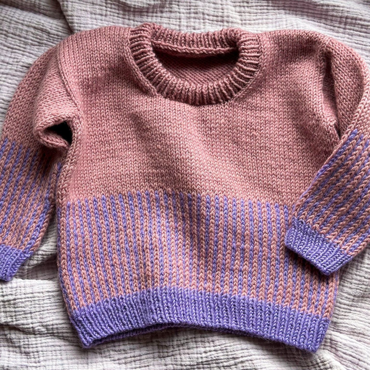 hobbii-easy-colour-mix-sweater-junior-pullover-strickanleitung-2-jahre image 4