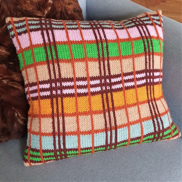 hobbii-anleitungen-tartan-kissen-strickanleitung-one-size image 1