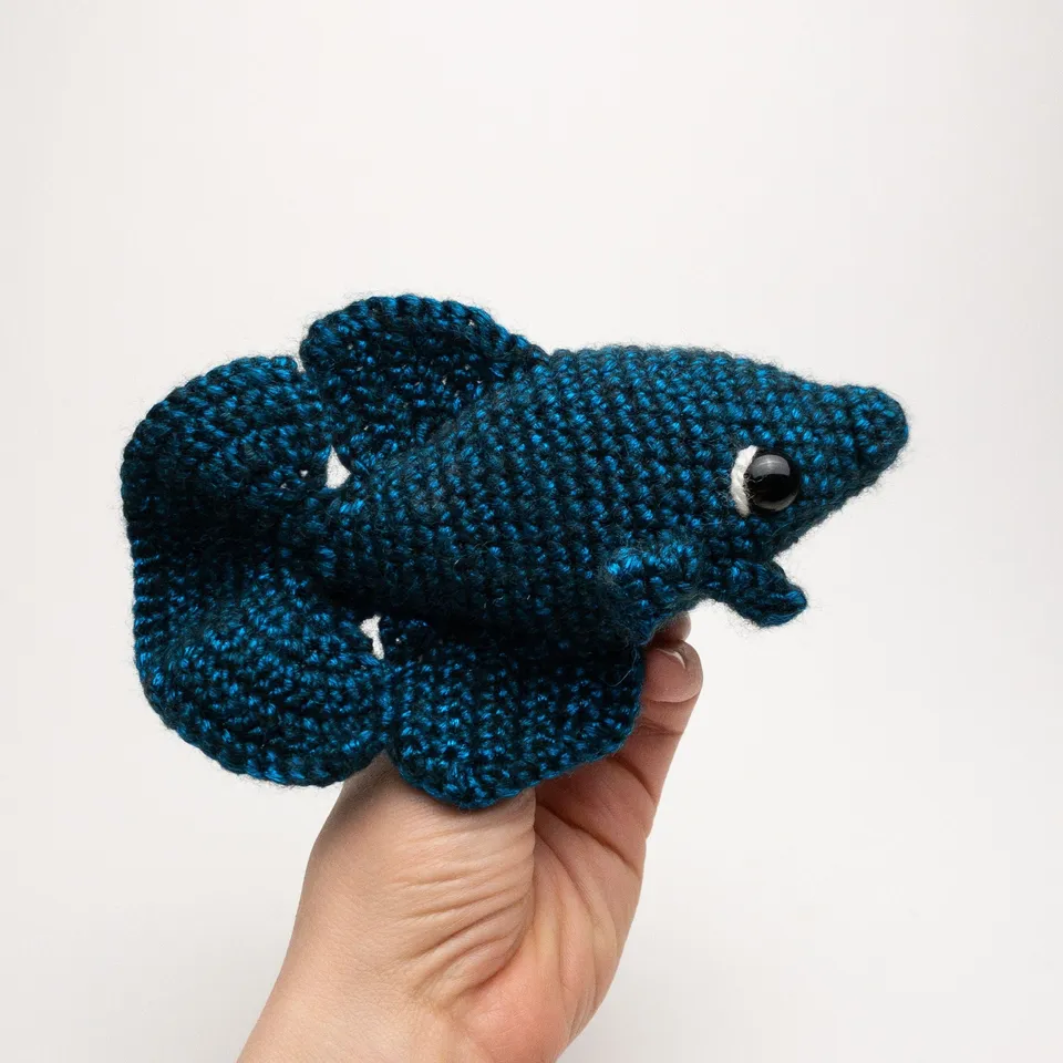 hobbii-anleitungen-betty-die-betta-h-kelanleitung-pdf-16-5-cm image 1