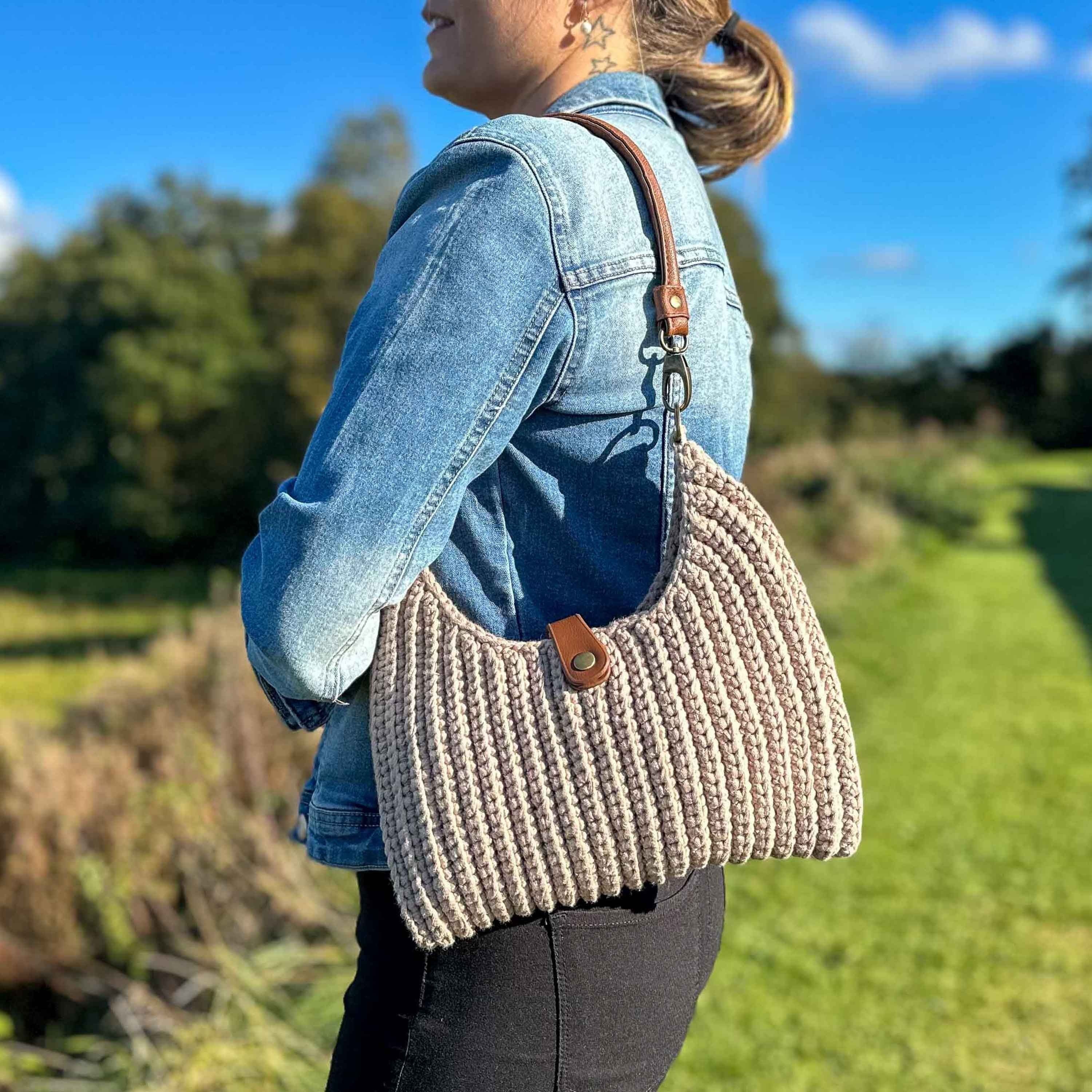 hobbii-anleitungen-amelia-handtasche-strickanleitung-one-size-hobo image 4