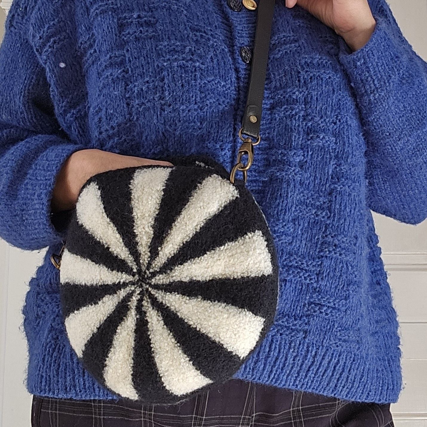 hobbii-bolsje-gefilzte-tasche-strickanleitung-pdf-one-size image 1