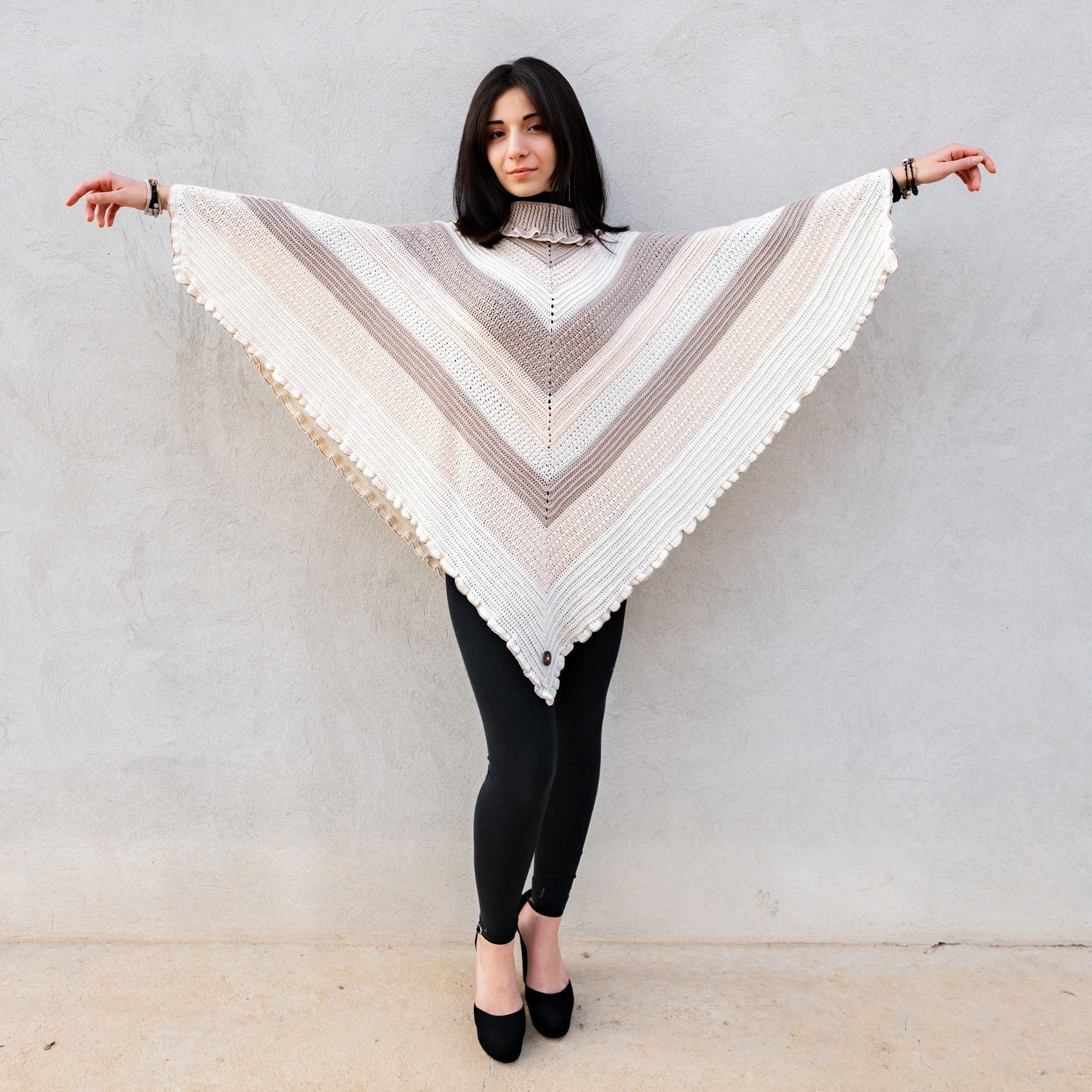 hobbii-ophelia-poncho-h-kelanleitung-one-size-farbverlauf image 3