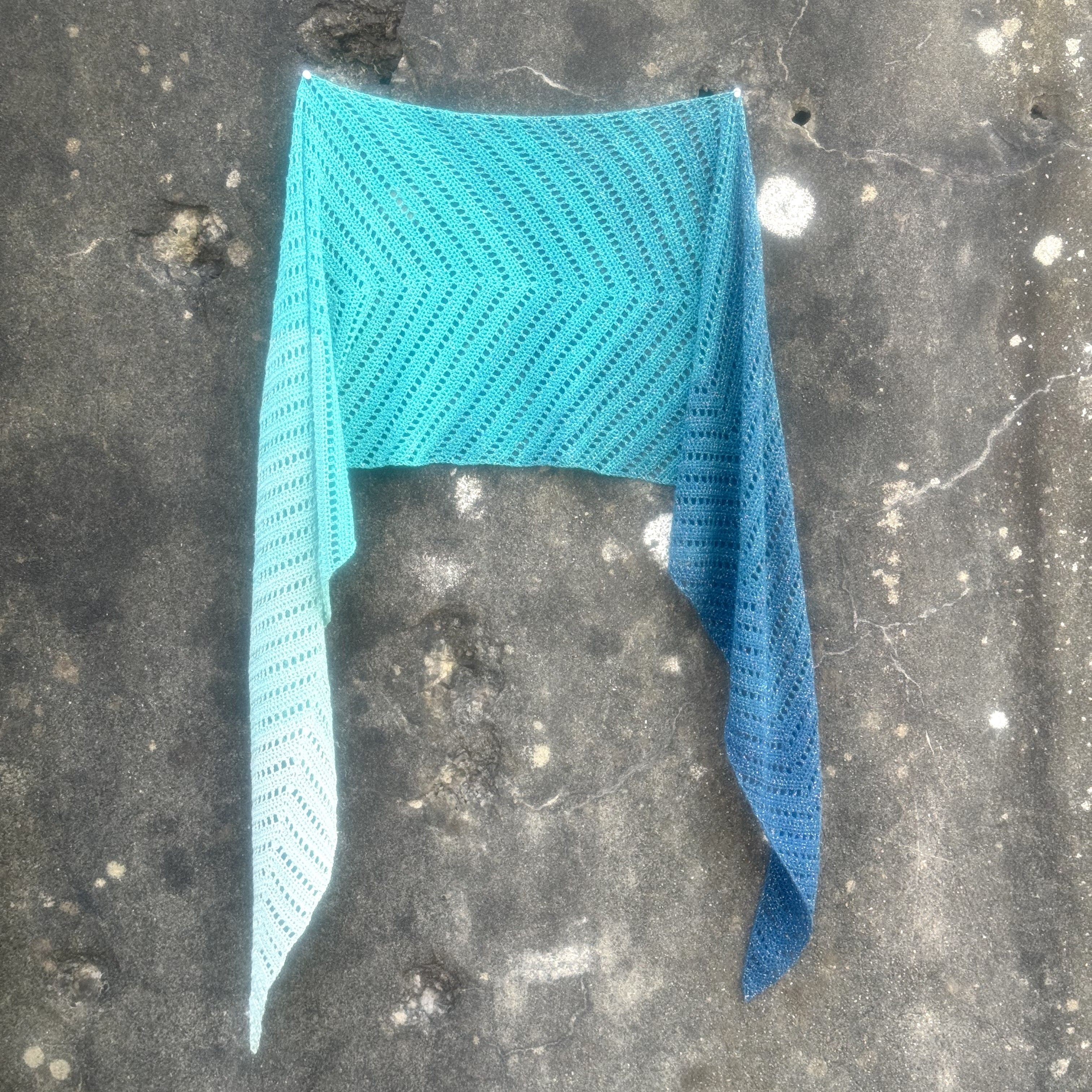 hobbii-anleitungen-a-mermaid-s-tail-schal-h-kelanleitung image 1