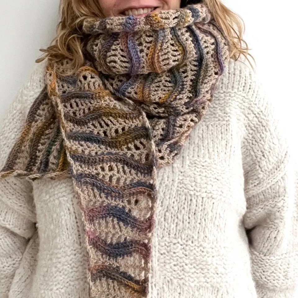 hobbii-anleitungen-winter-waves-wrap-schal-one-size-h-kelanleitung image 1