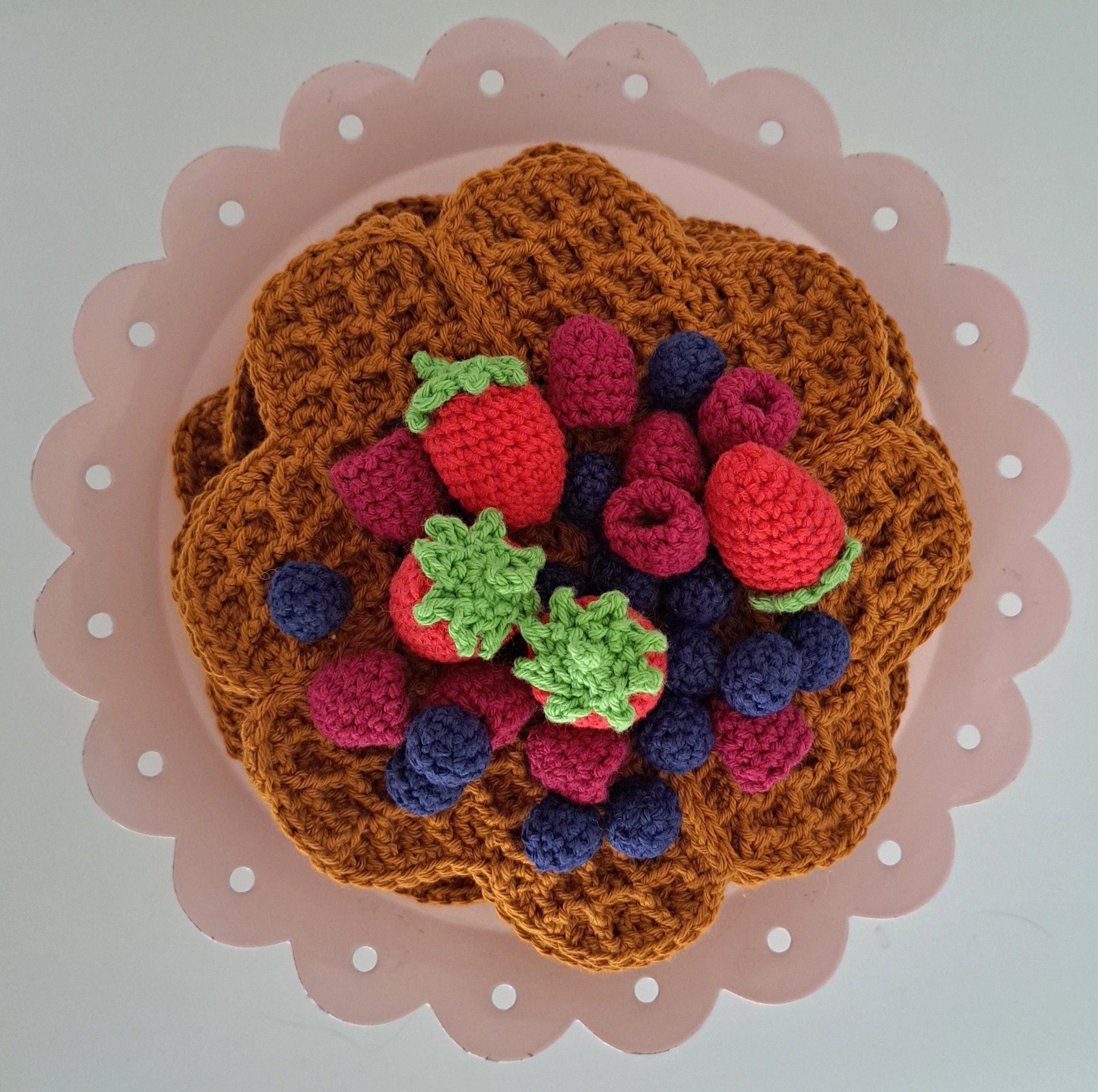 hobbii-anleitungen-waffeln-und-beeren-h-kelanleitung-spielk-che image 2