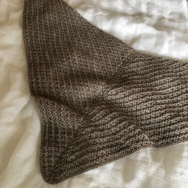 hobbii-anleitungen-birch-scarf-schal-strickanleitung-80-cm-pdf image 1