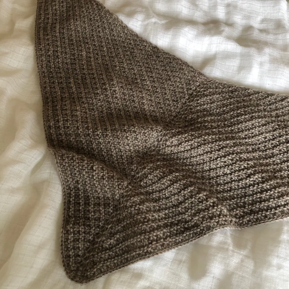 hobbii-anleitungen-birch-scarf-schal-strickanleitung-80-cm-pdf image 1