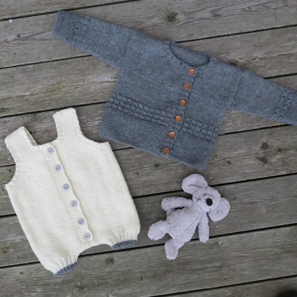 hobbii-anleitungen-denver-no-1-baby-set-j-ckchen-strampler-3-24m image 1