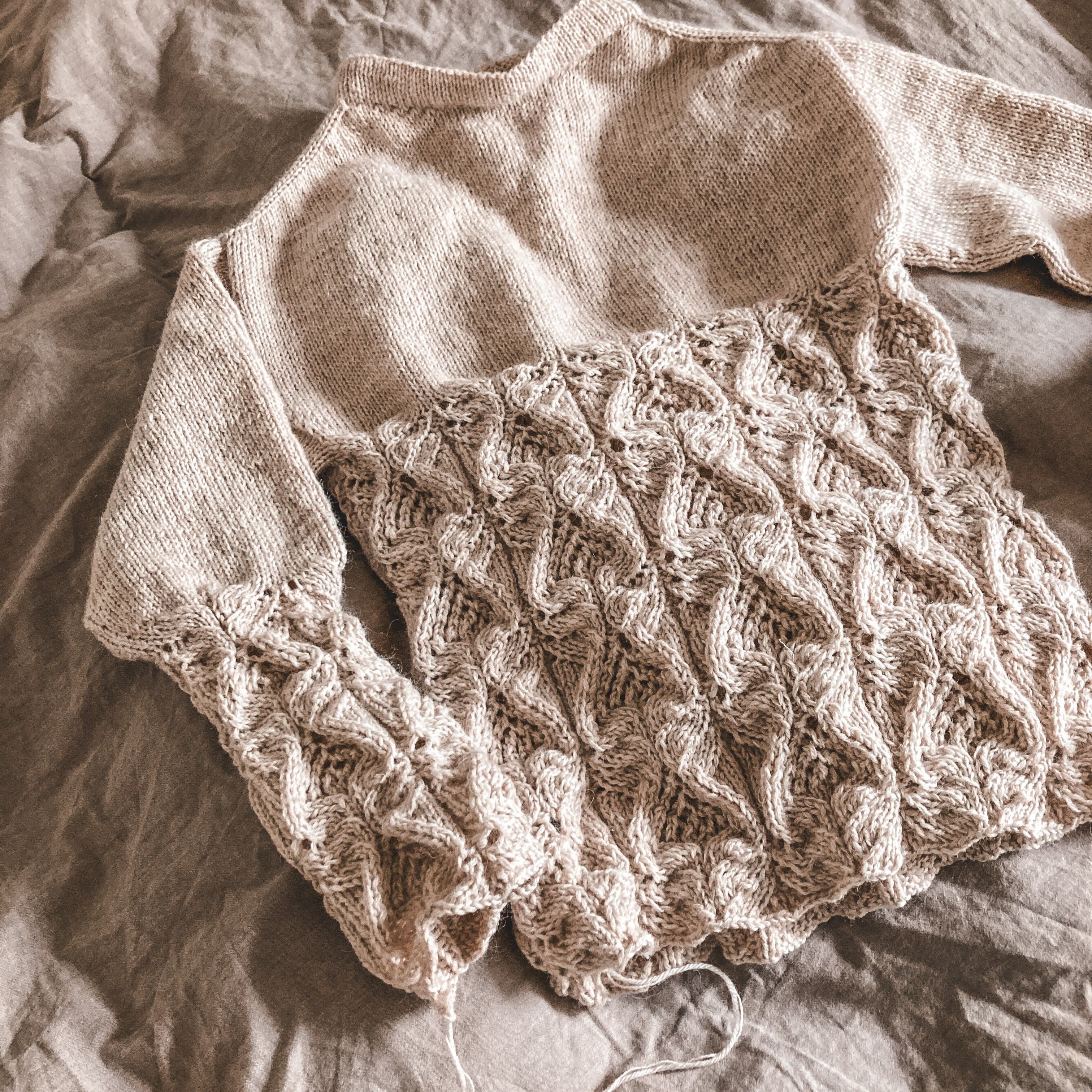 hobbii-wildflower-fields-pullover-strickanleitung-muster image 2