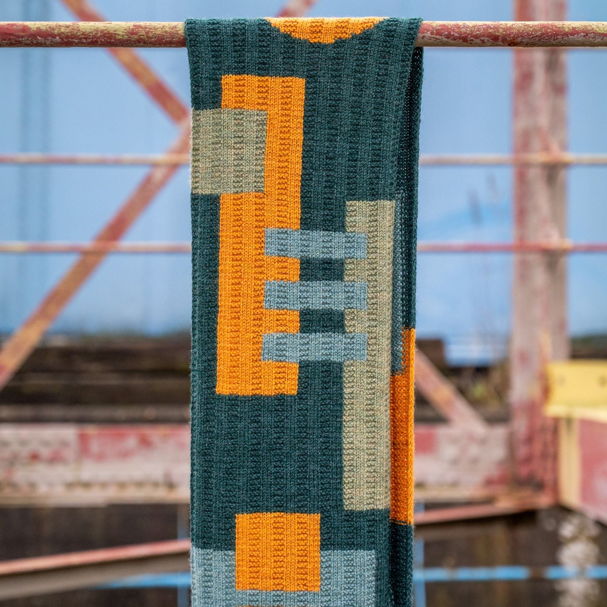 hobbii-rust-rhythm-schal-strickset-22x196-anleitung-garn-kit image 5