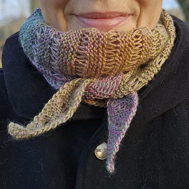 hobbii-bandit-bandana-strickanleitung-halstuch-small image 1
