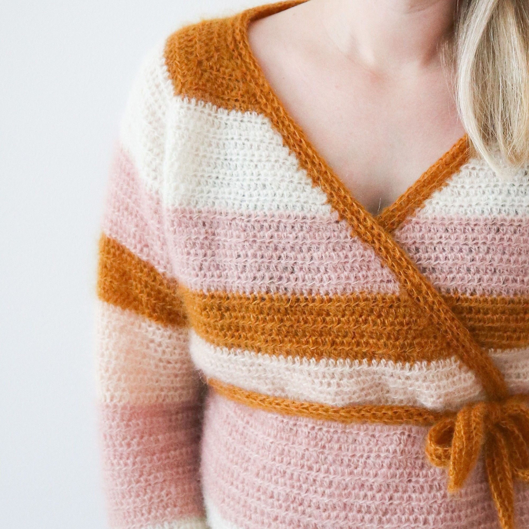 hobbii-anleitungen-cherry-blossom-wickeljacke-strickanleitung image 3
