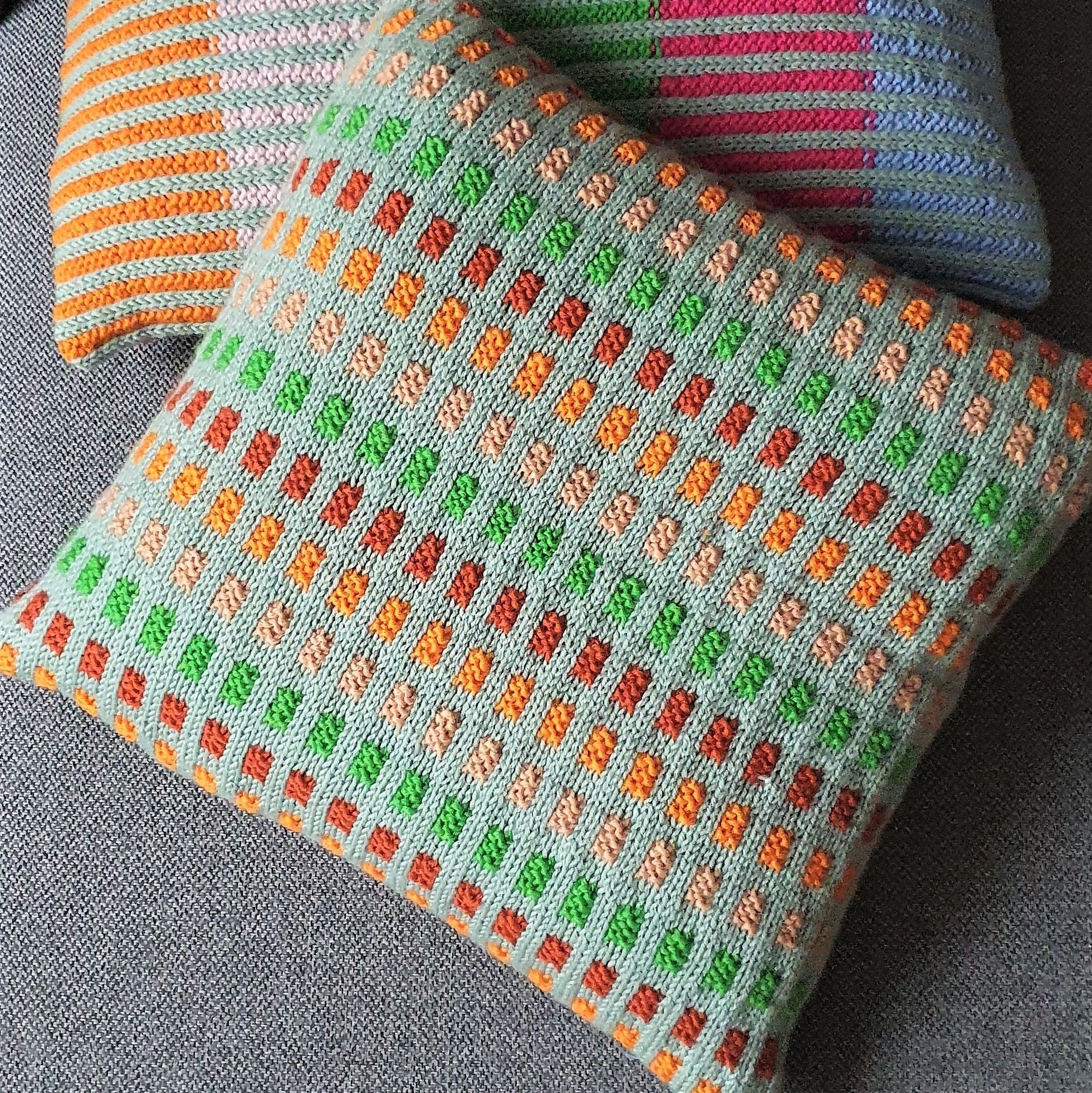 hobbii-anleitungen-liya-strickanleitung-kissen-42x42 image 4