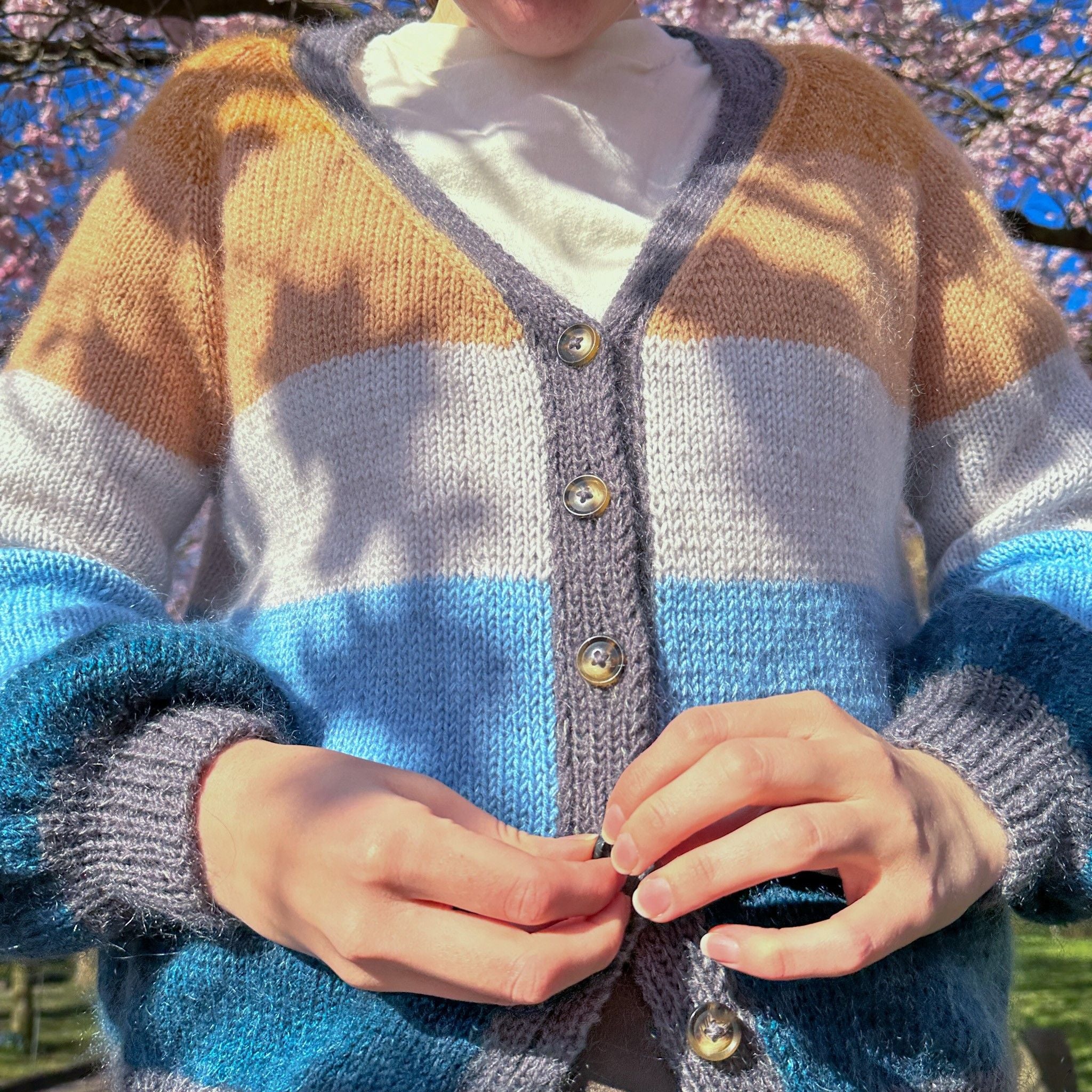 hobbii-anleitungen-brede-striber-kurzer-cardigan-strickanleitung-pdf-m-streifen image 7