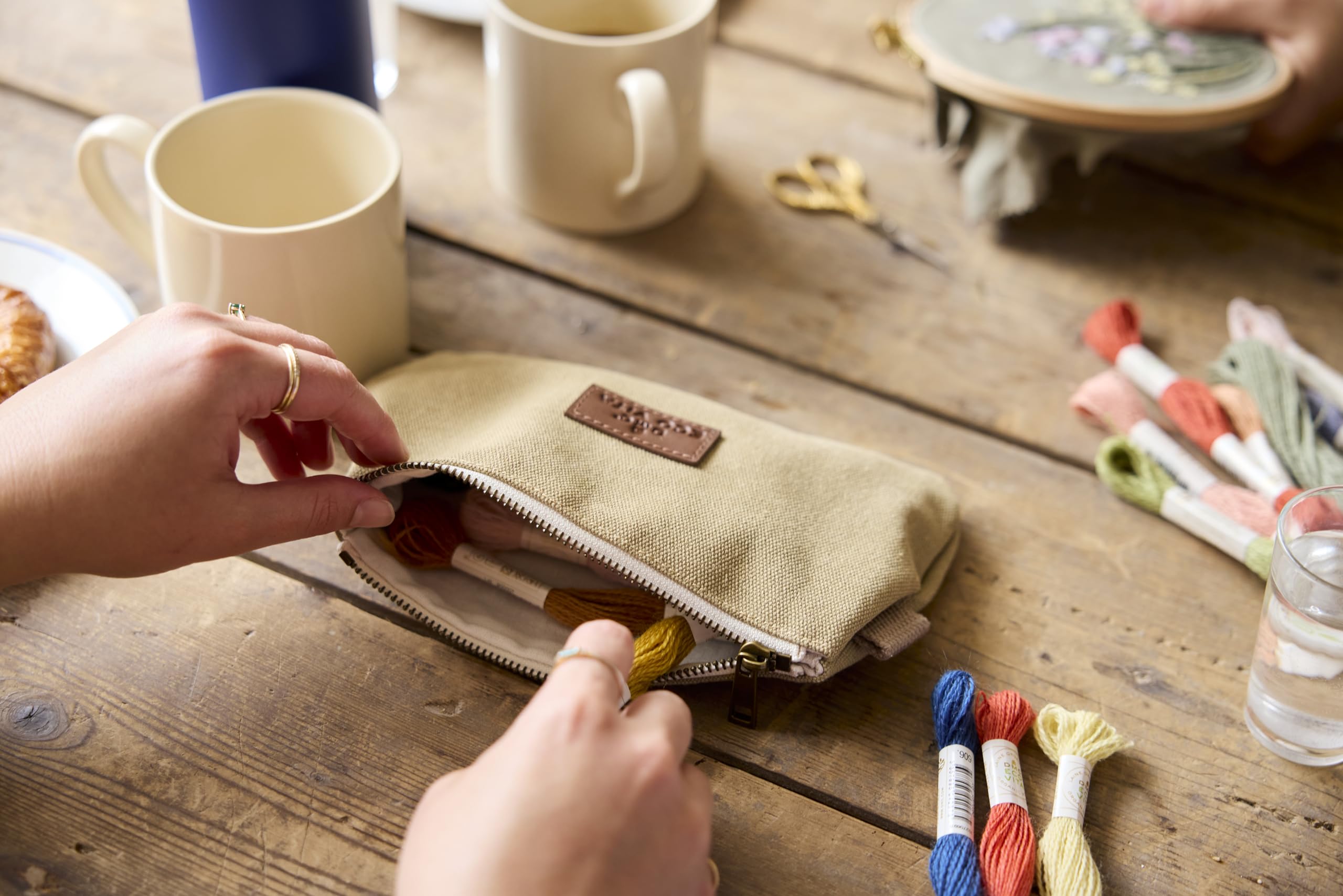 dmc-eco-vita-projekttasche-project-pouch-khaki image 3