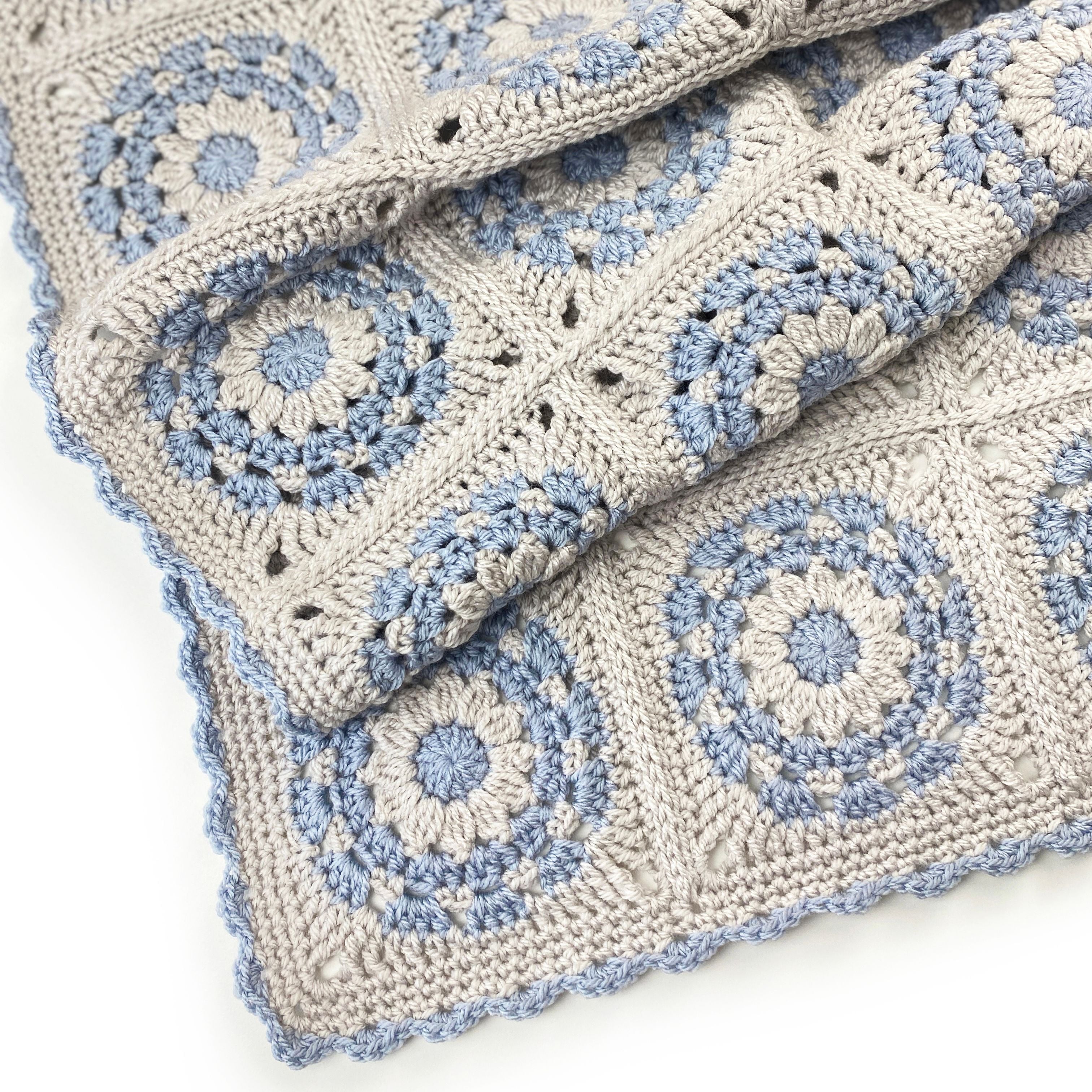 hobbii-rosie-blanket-h-kelanleitung-babydecke-99x99-cm image 3