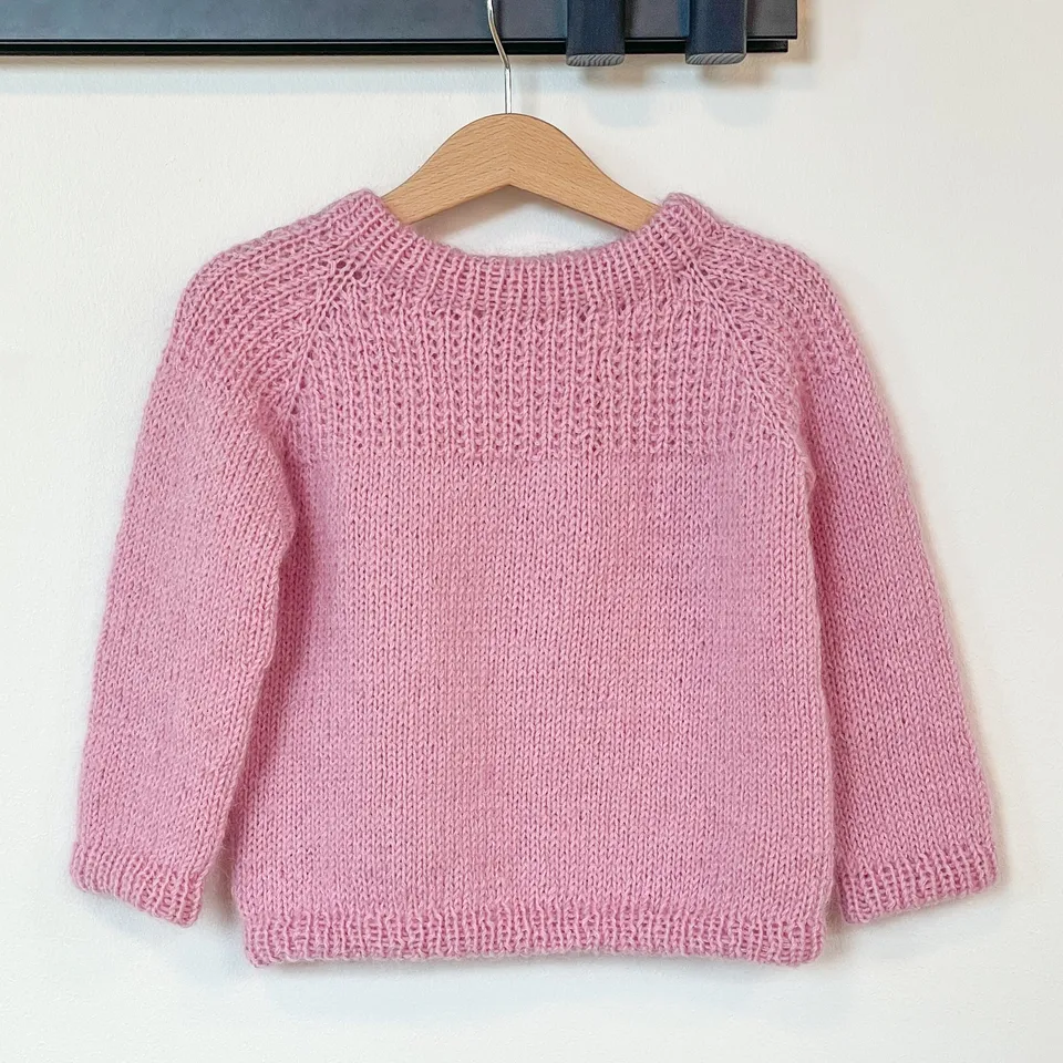 hobbii-leonora-kinderpullover-strickanleitung-gr-6-jahre image 1