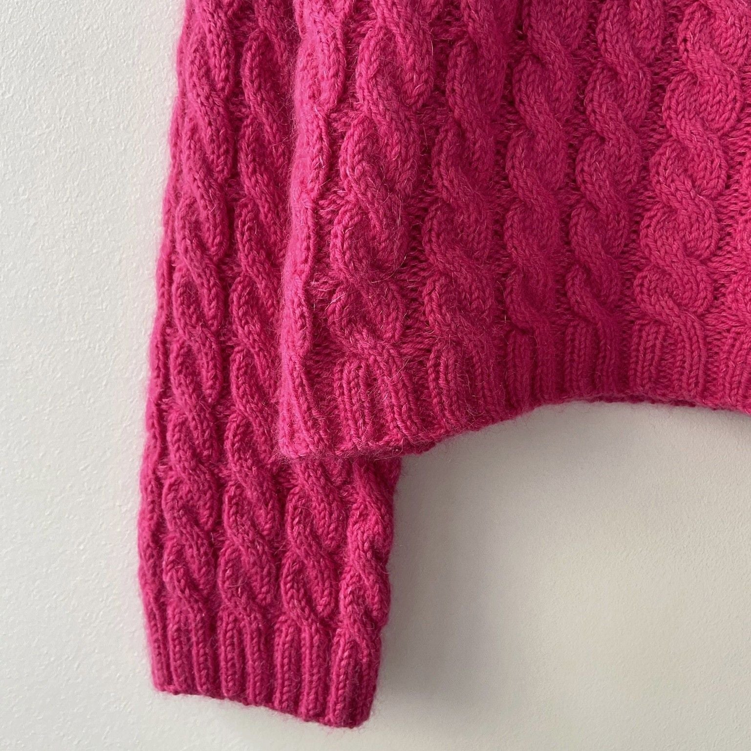 hobbii-easy-cable-sweater-strickanleitung-medium-zopfmuster image 3