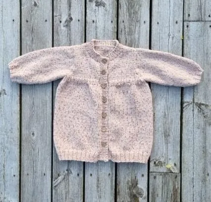 hobbii-iselin-kinderjacke-strickanleitung-gr-1-jahr-pdf image 1