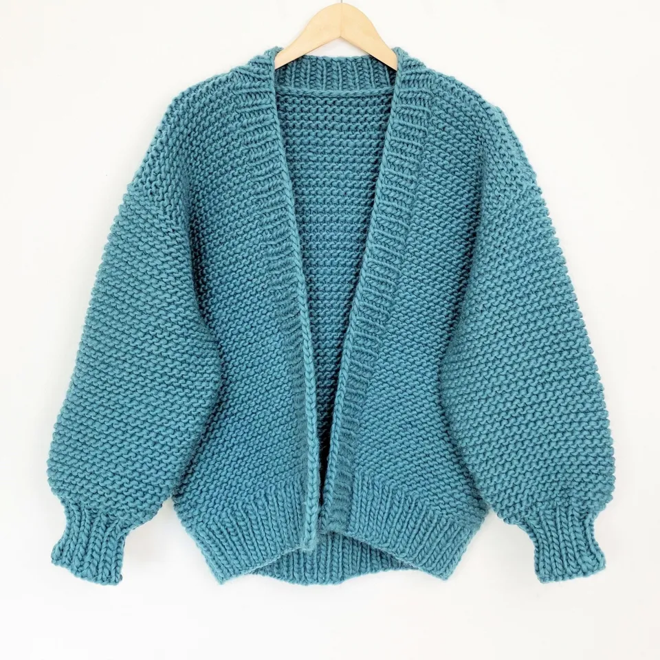 hobbii-anleitungen-loopy-puffy-cardigan-strickanleitung-m-l-oversize image 1