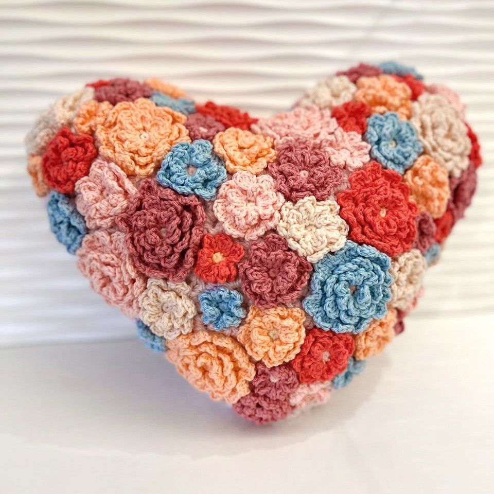 hobbii-blooming-heart-h-kelanleitung-herzkissen-bl-ten image 3