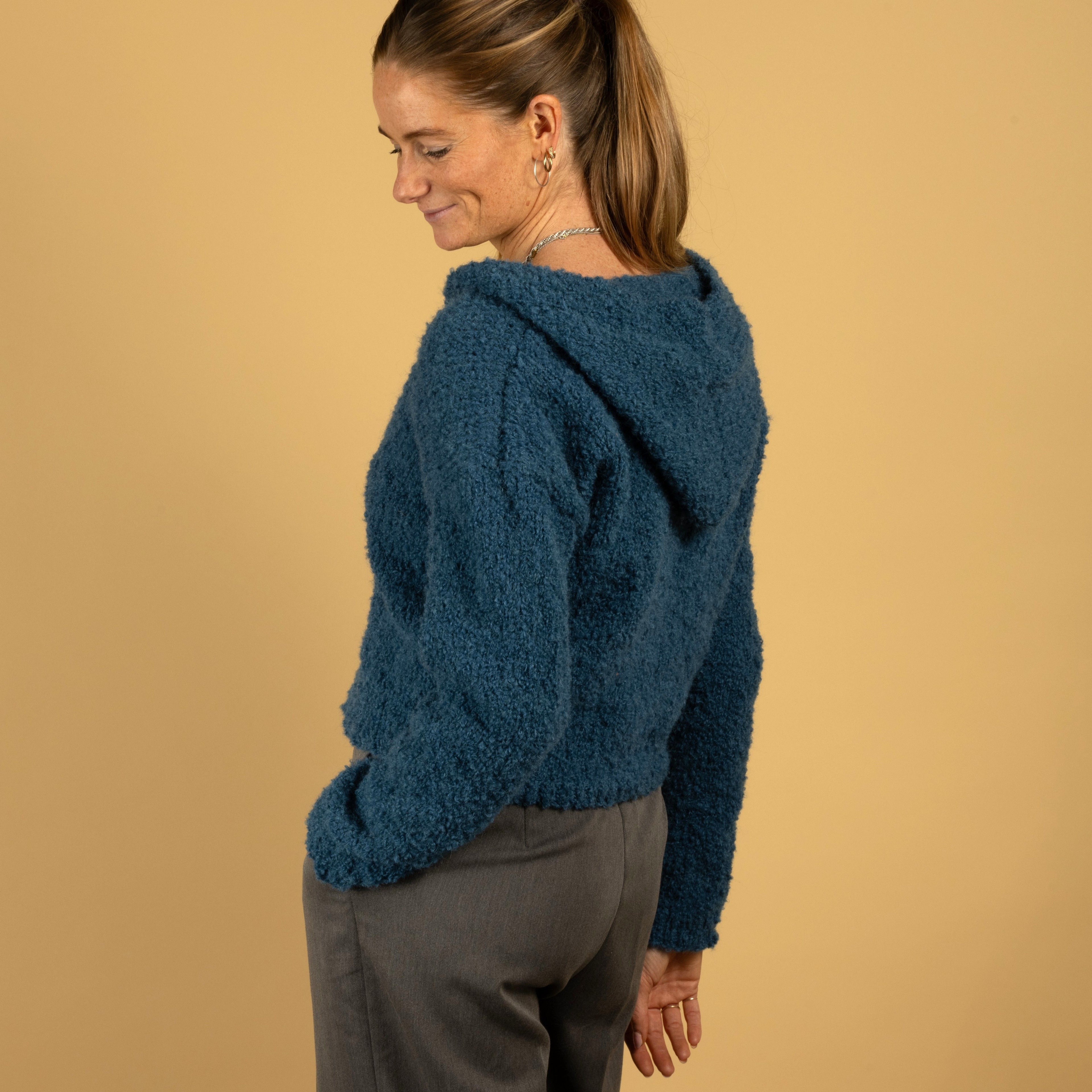 hobbii-fuzzy-hoodie-strickanleitung-gr-en-s-l-weiter-schnitt image 3