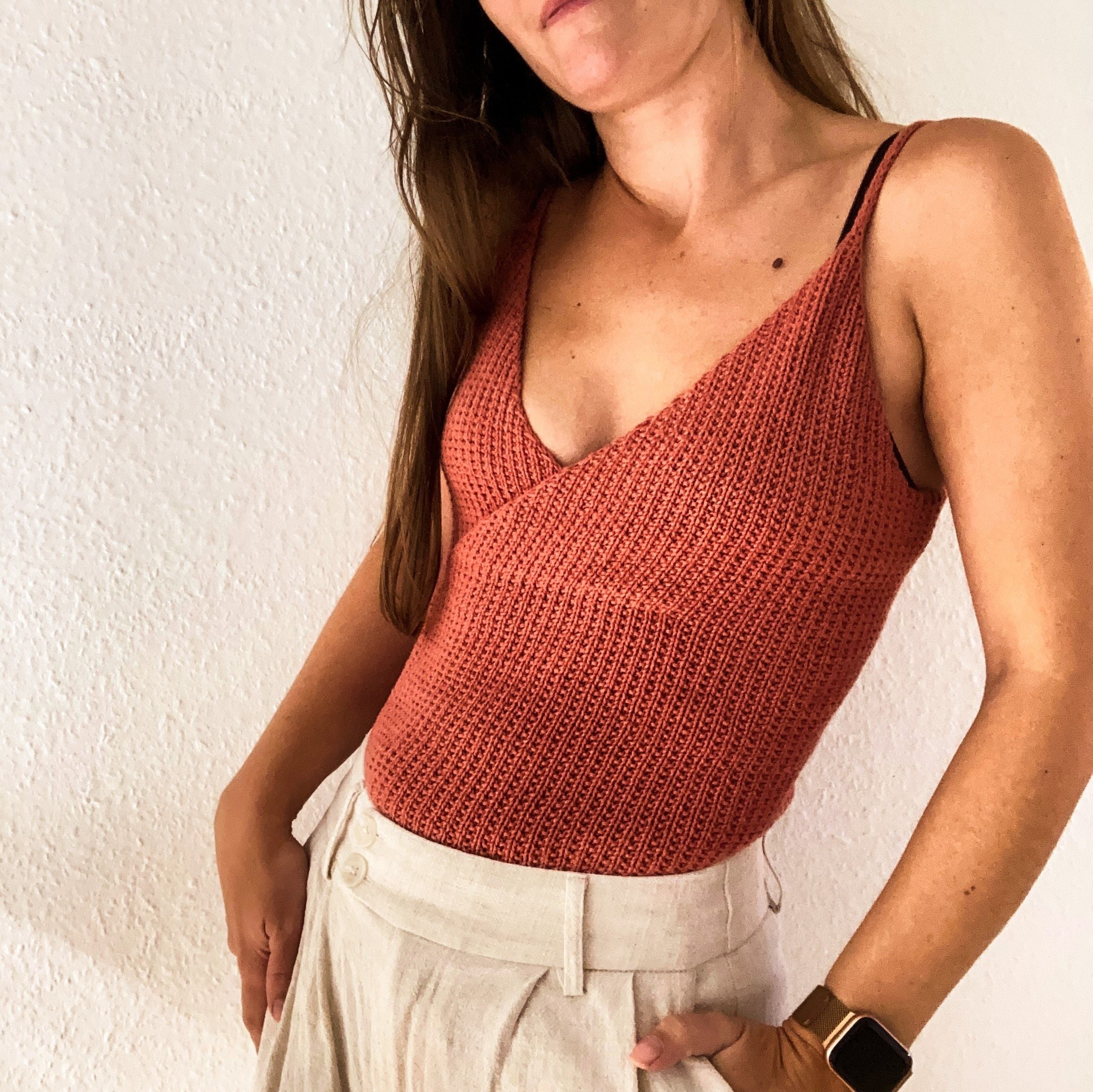 hobbii-r-dhus-top-strickanleitung-perlrippe-tr-gertop image 1