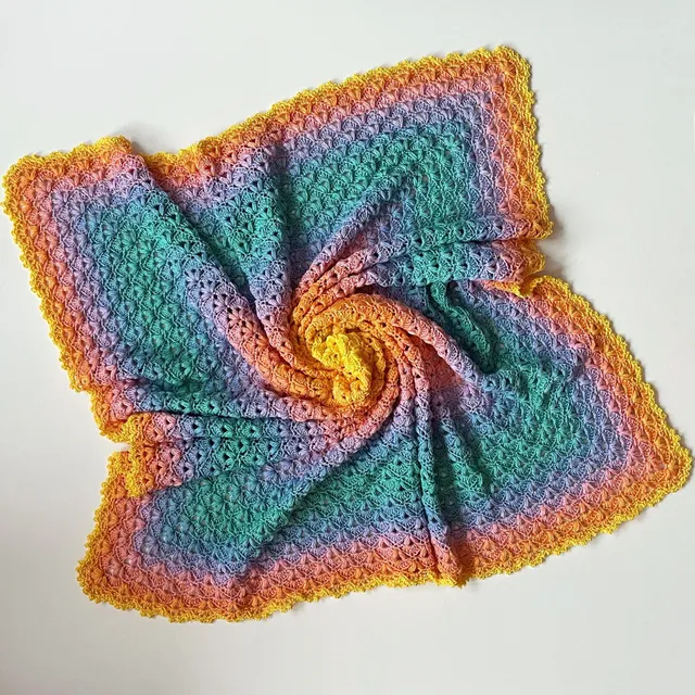 hobbii-anleitungen-aina-babydecke-strickanleitung-104x104-cm-pdf image 1