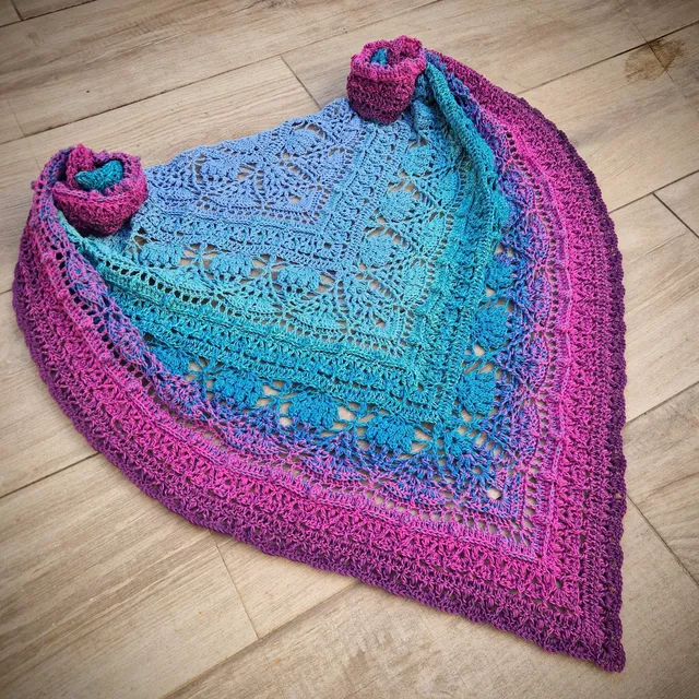 hobbii-lapsangtea-tuch-strickanleitung-180x90-cm-bl-tter image 1